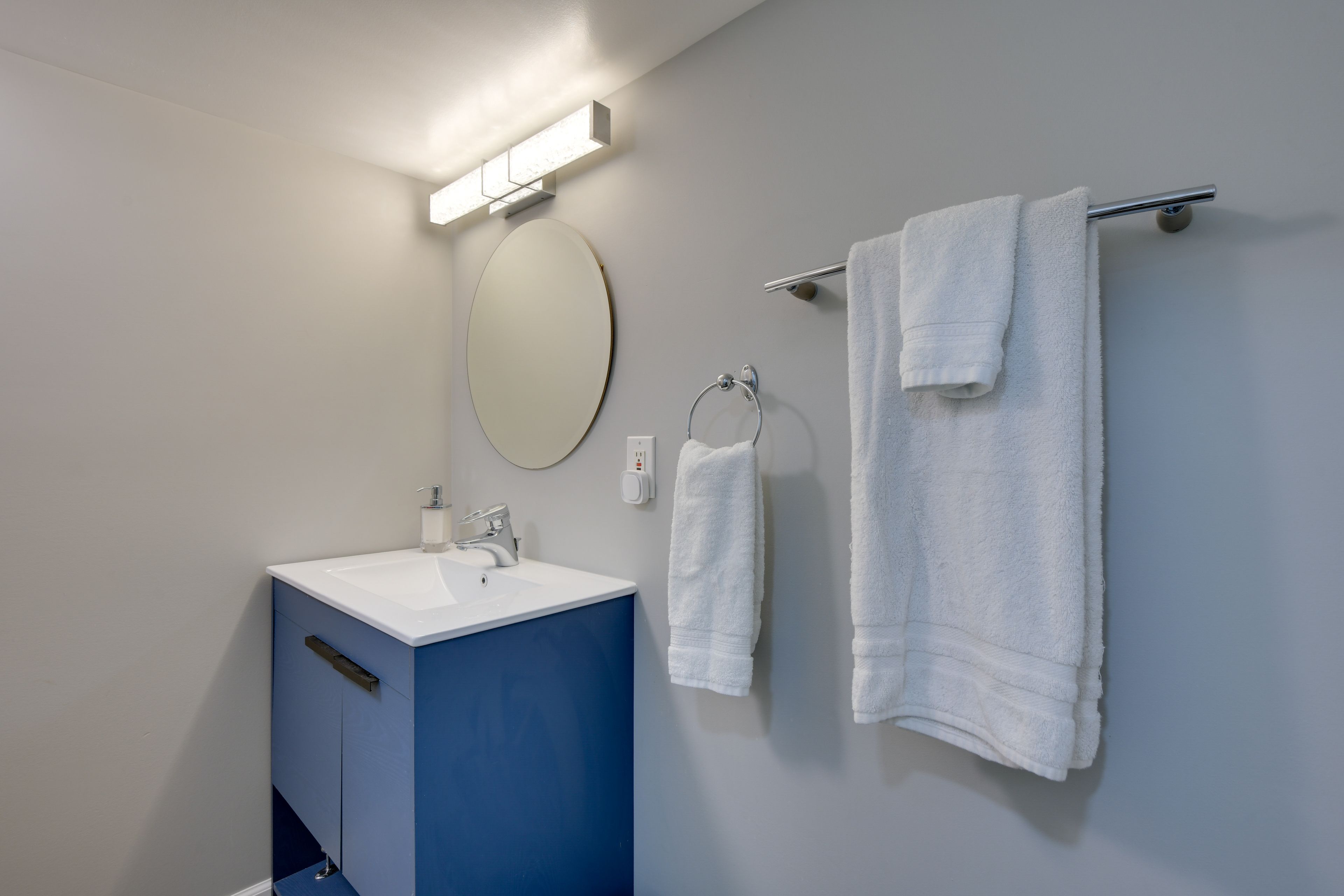 Bathroom | Complimentary Toiletries | Towels Provided