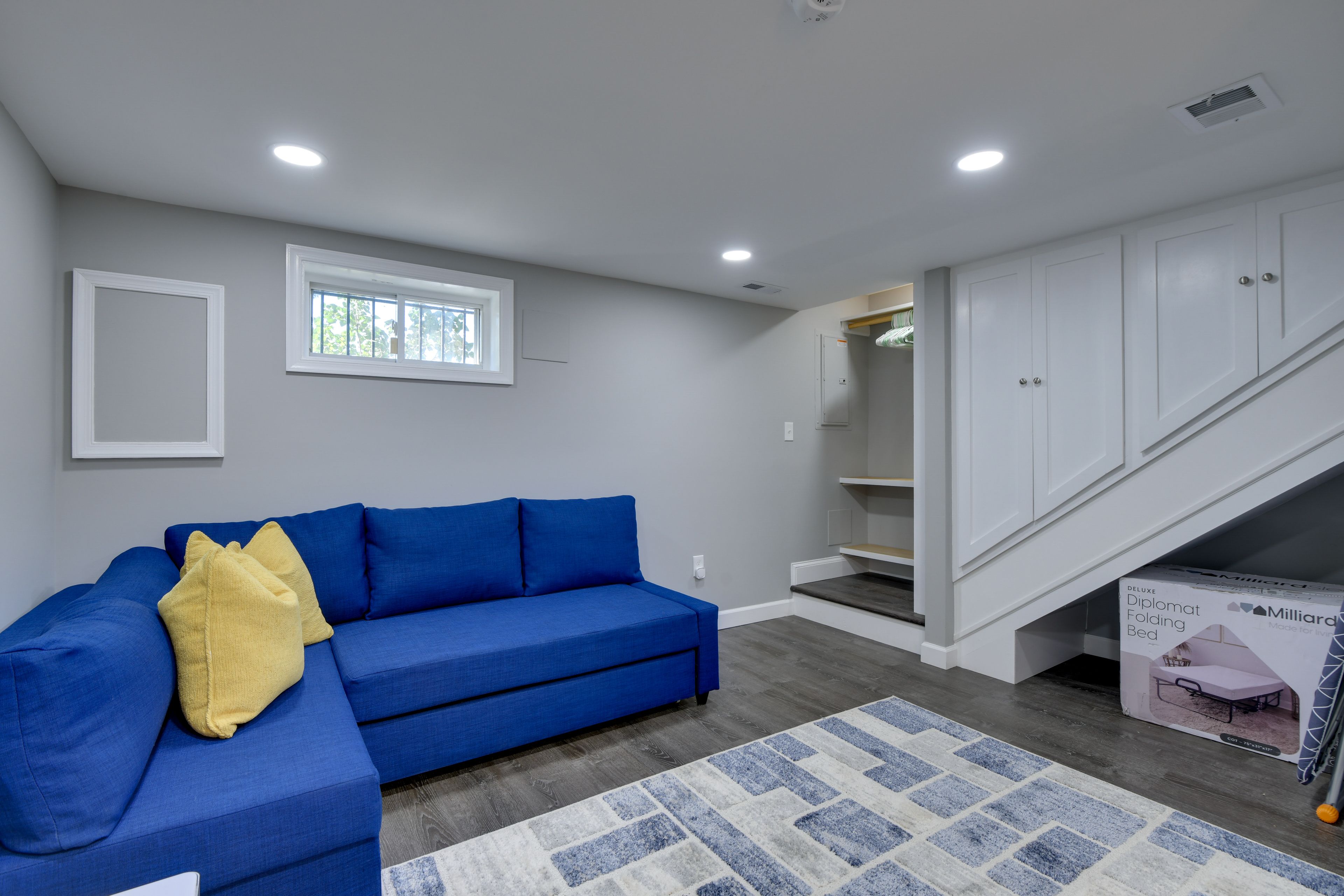 Living Room | Twin Rollaway Bed