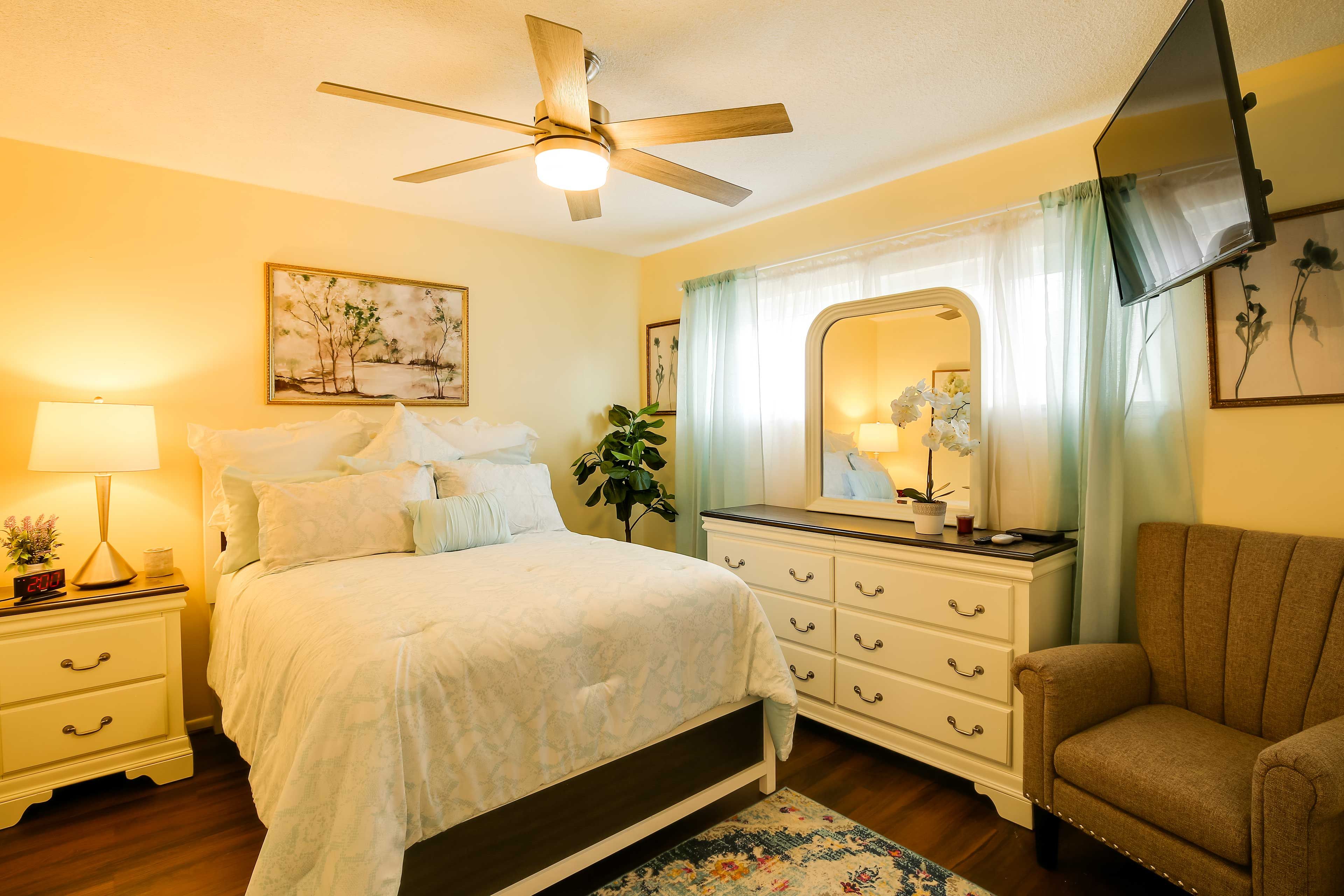 Bedroom 2 | Full Bed | Smart TV w/ Cable