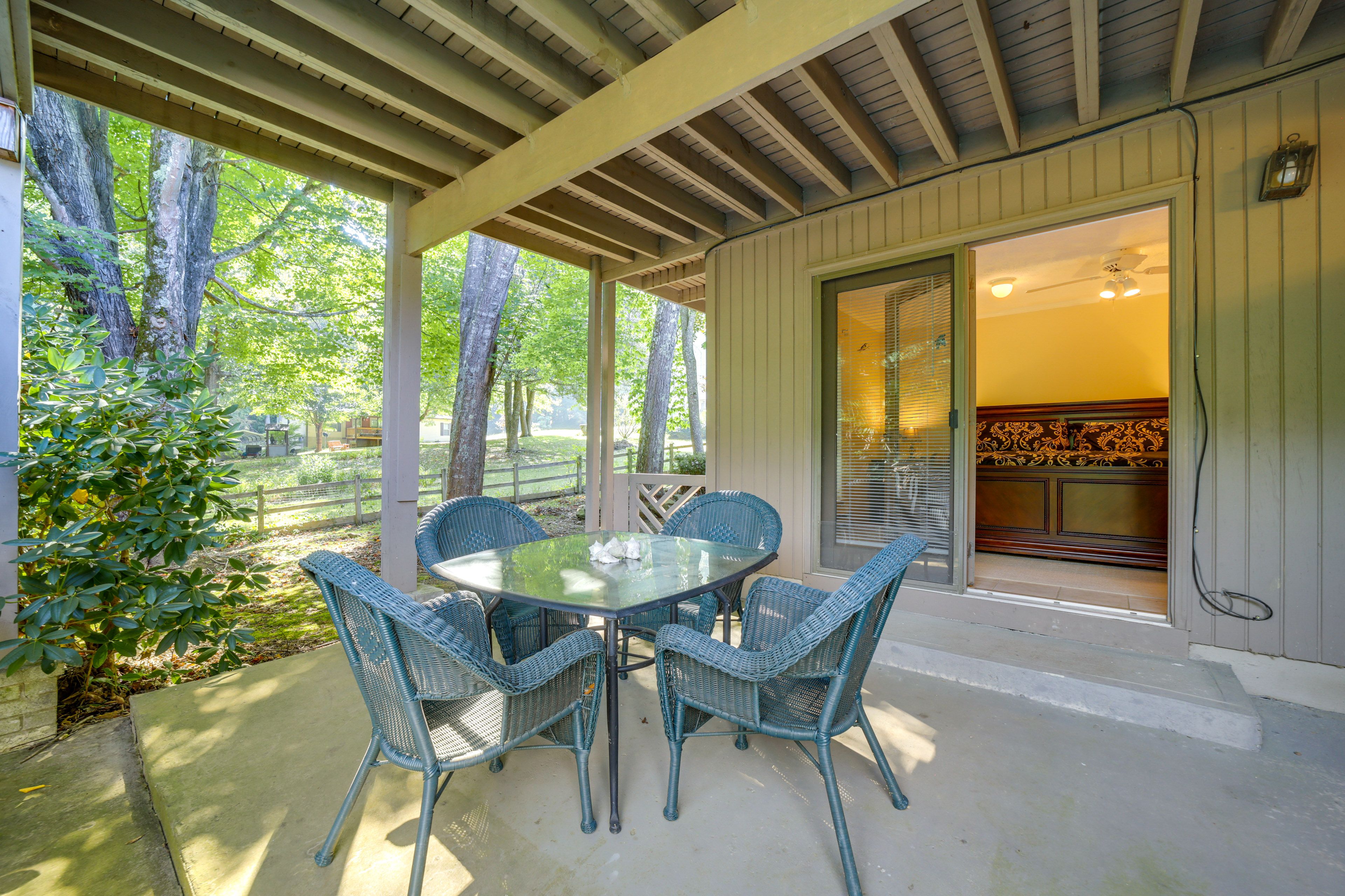 Patio | Outdoor Seating & Dining