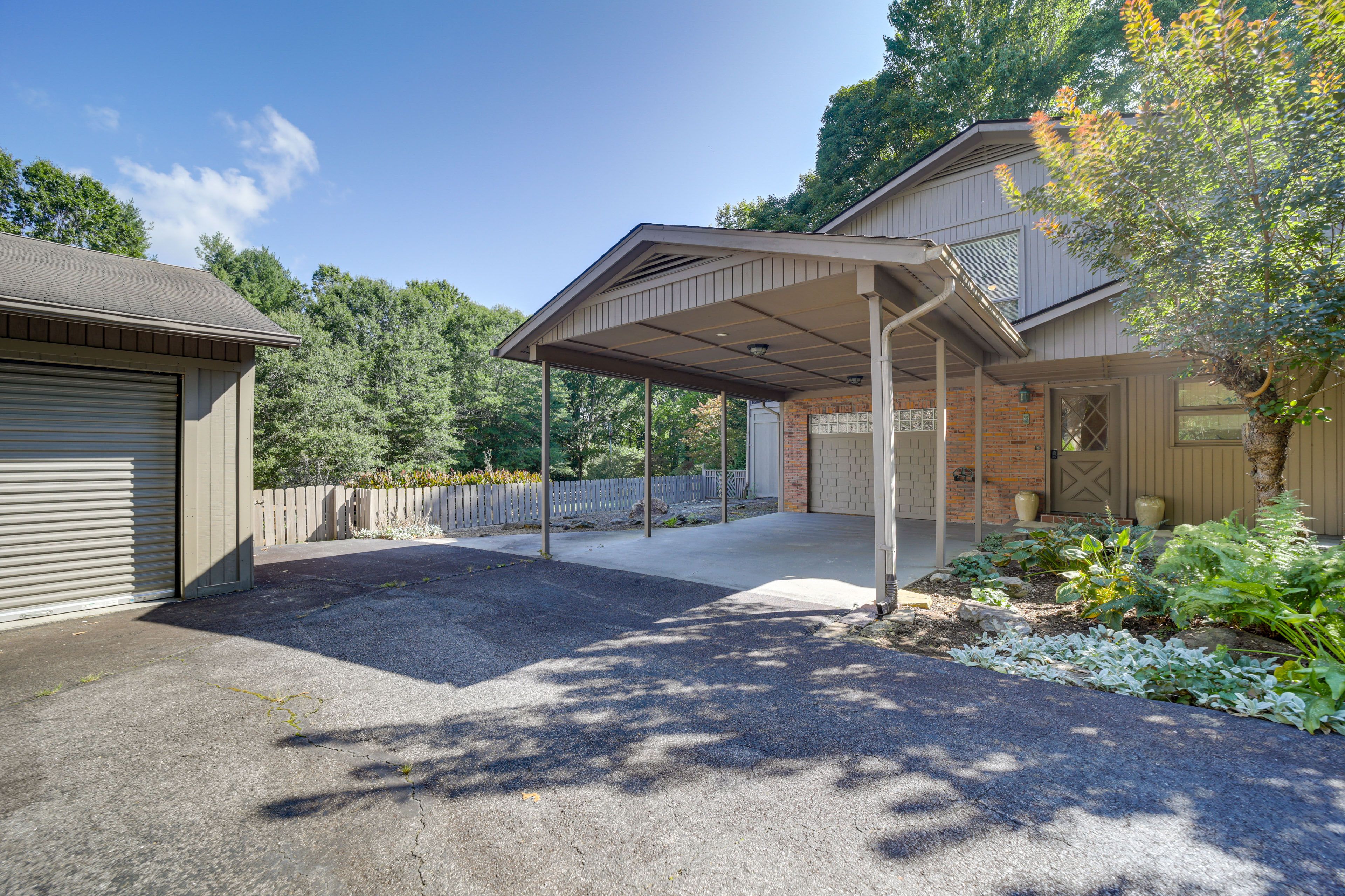 Parking | Garage (1 Vehicle) | Carport (1 Vehicle) | Driveway (3 Vehicles)
