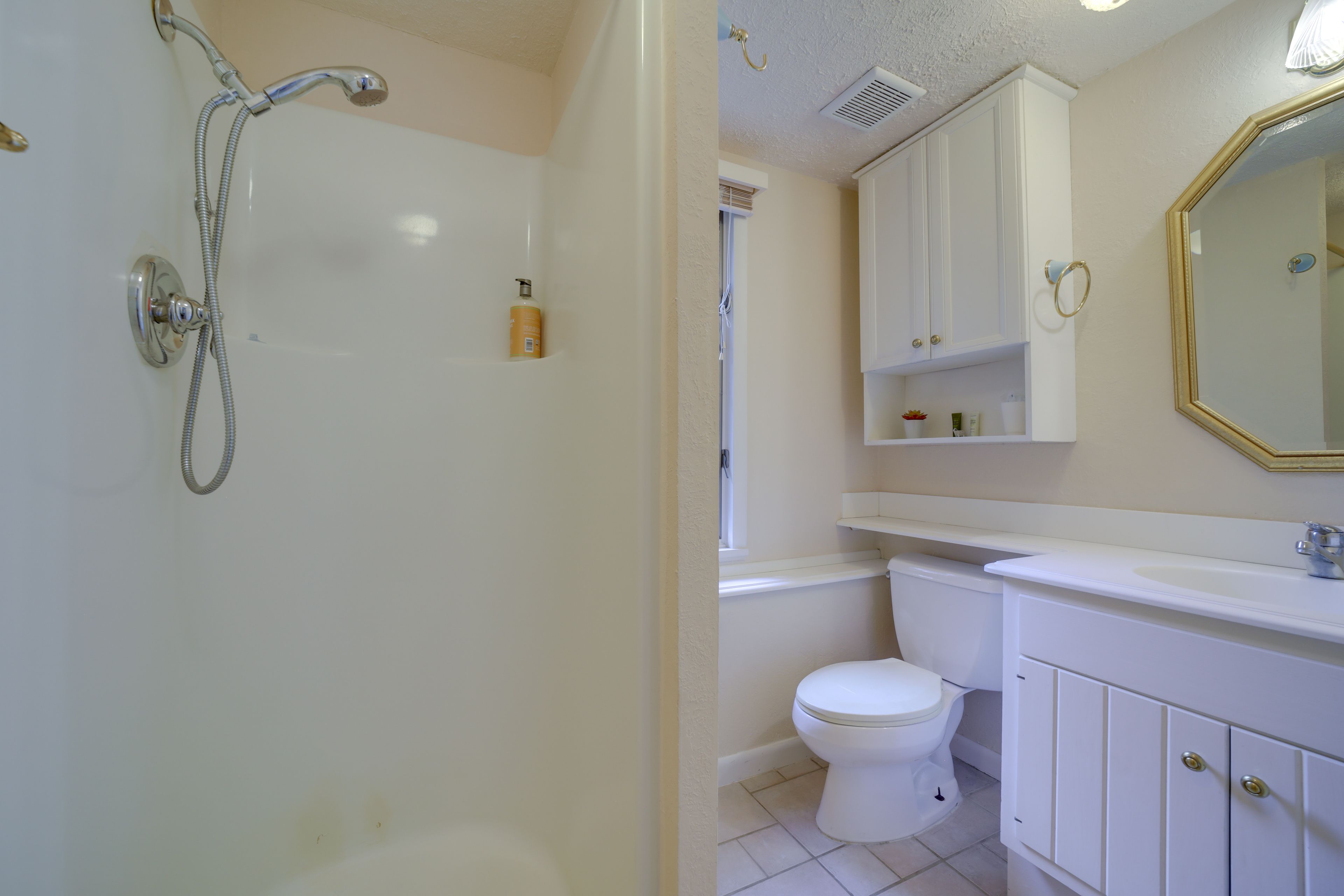 Full Bathroom | Basement | Walk-In Shower | Towels Provided