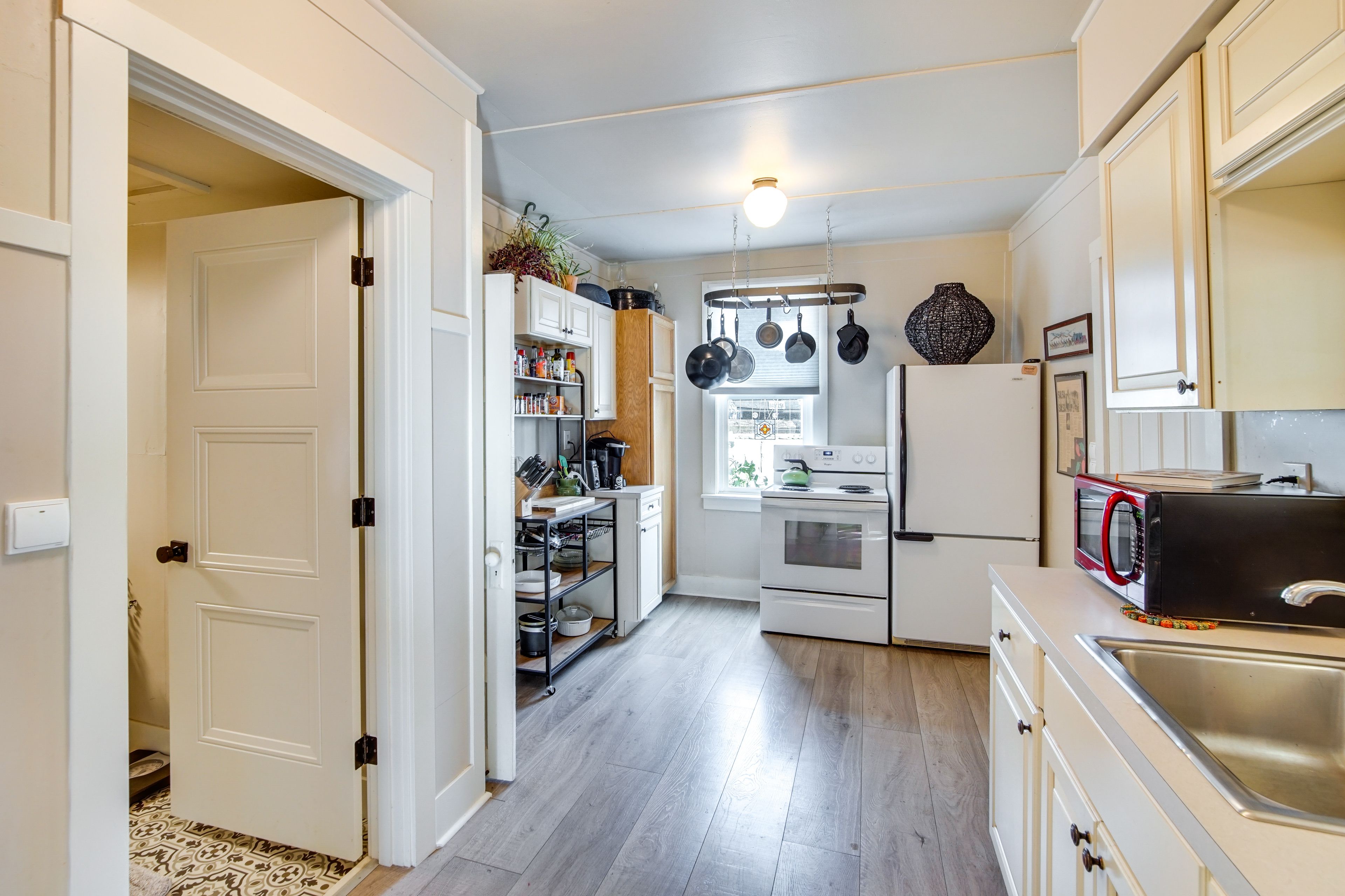 Kitchen | Complimentary Spices | Keurig Coffee Maker + French Press