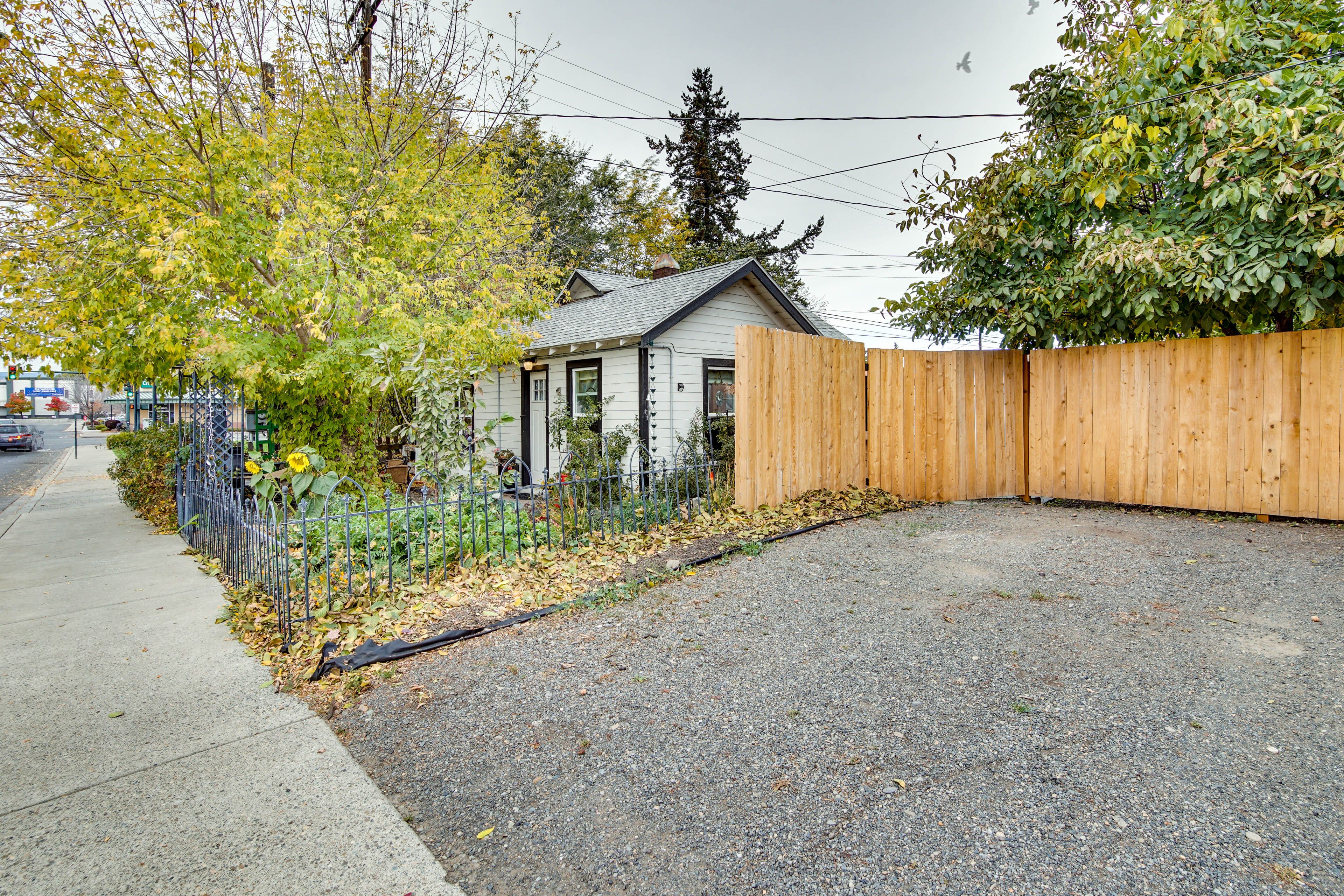 Parking | Driveway (1 Vehicle) | Alley Parking (1 Vehicle)