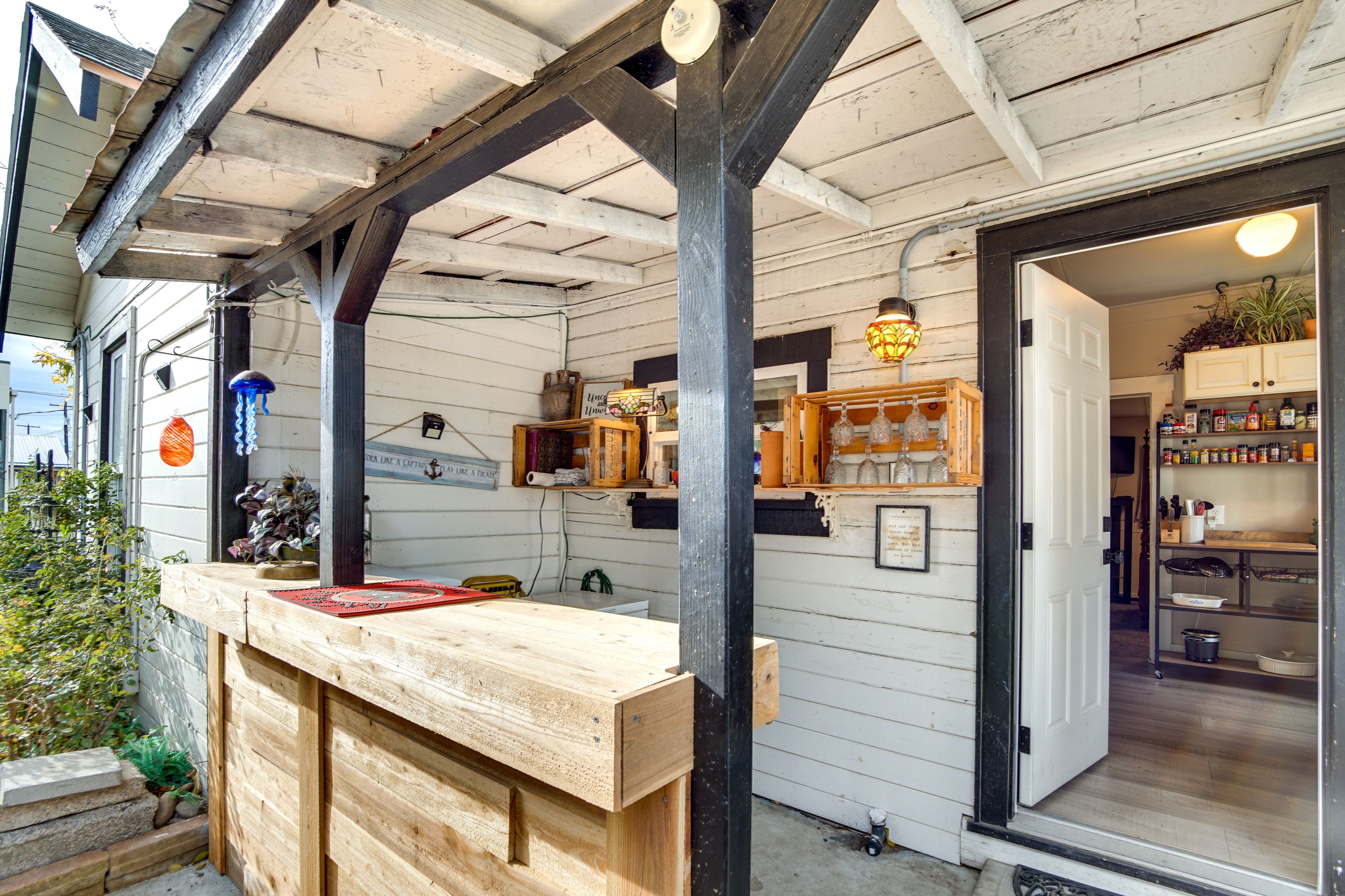 Outdoor Kitchen/Bar