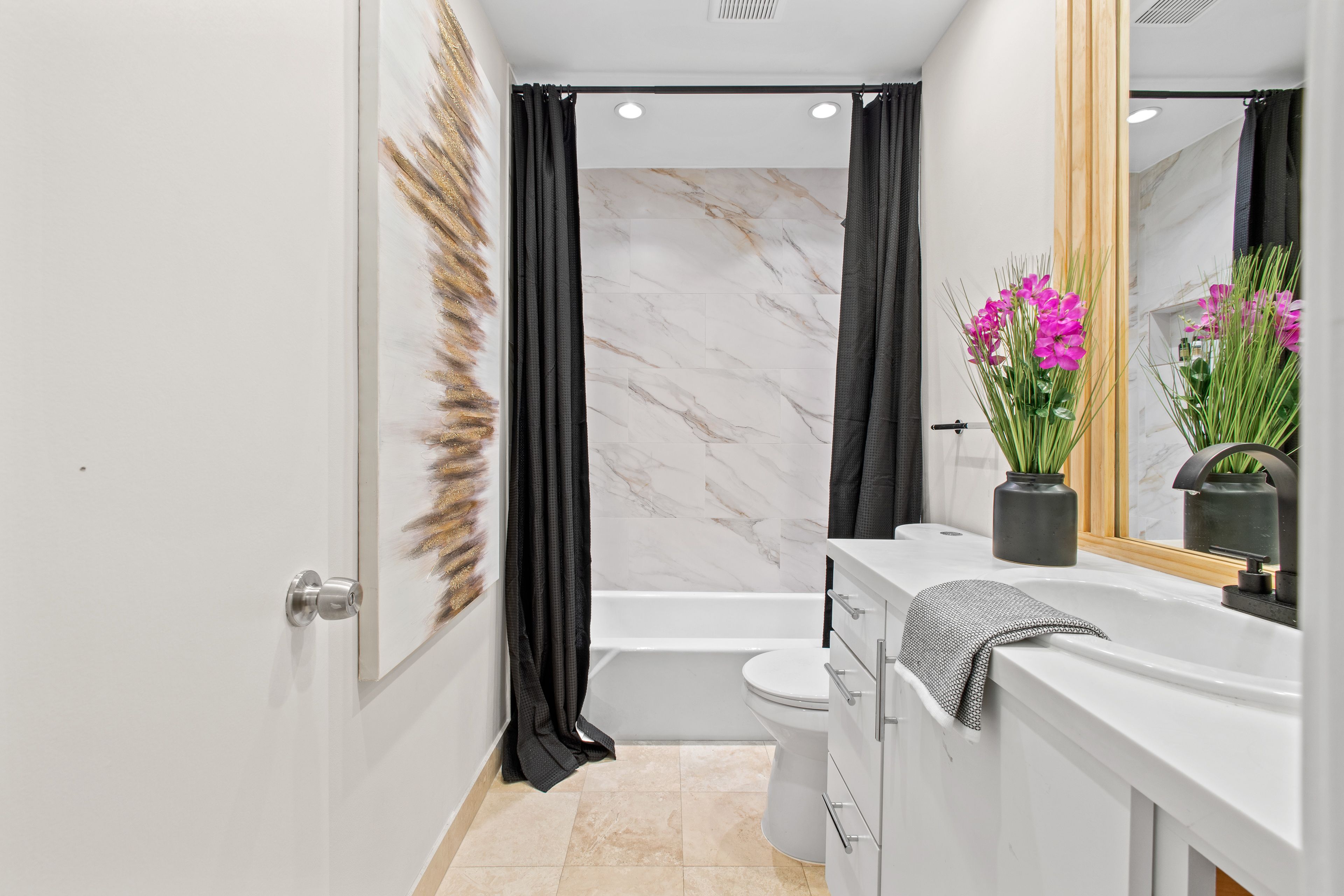 Full Bathroom | Complimentary Toiletries