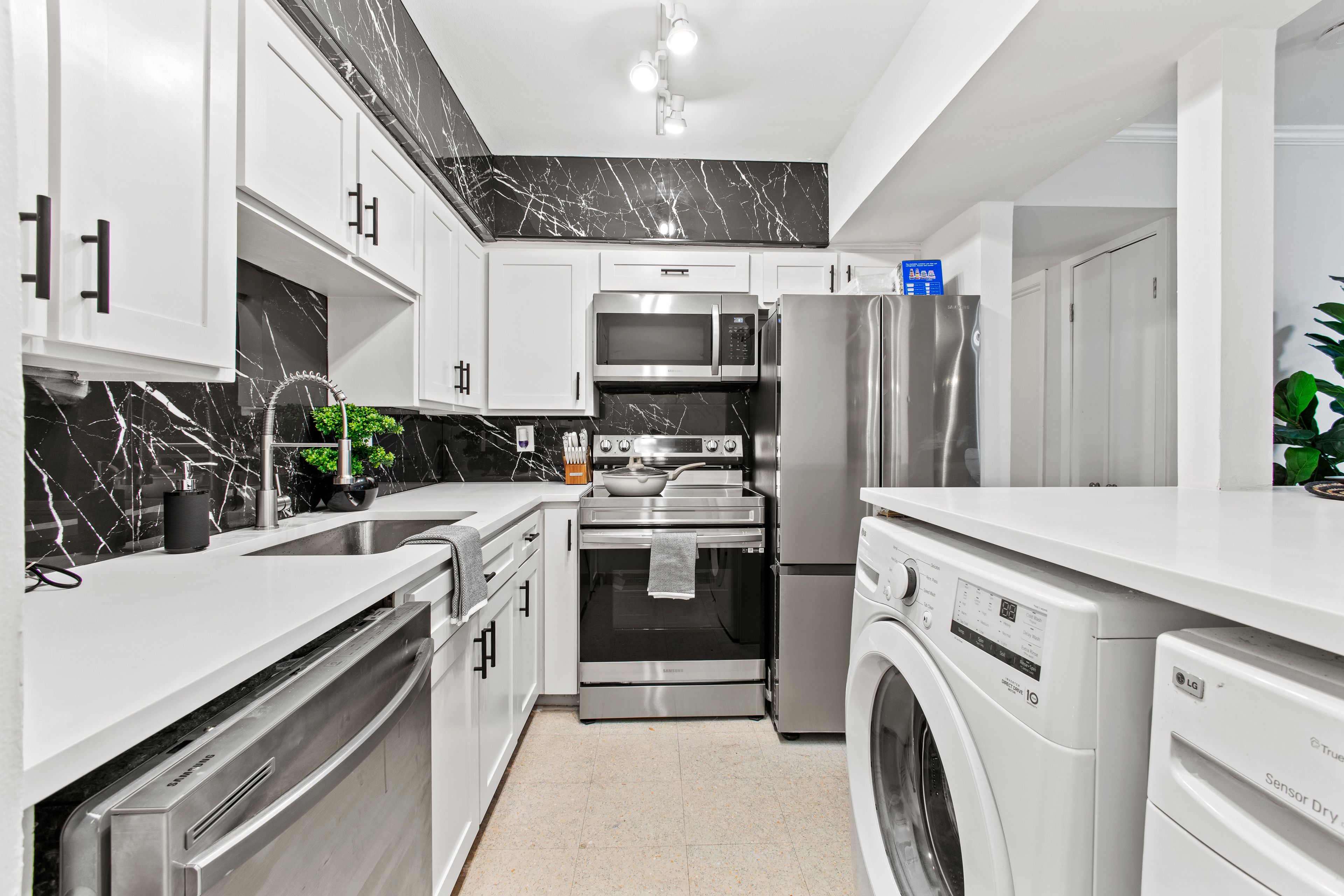 Kitchen | Washer & Dryer