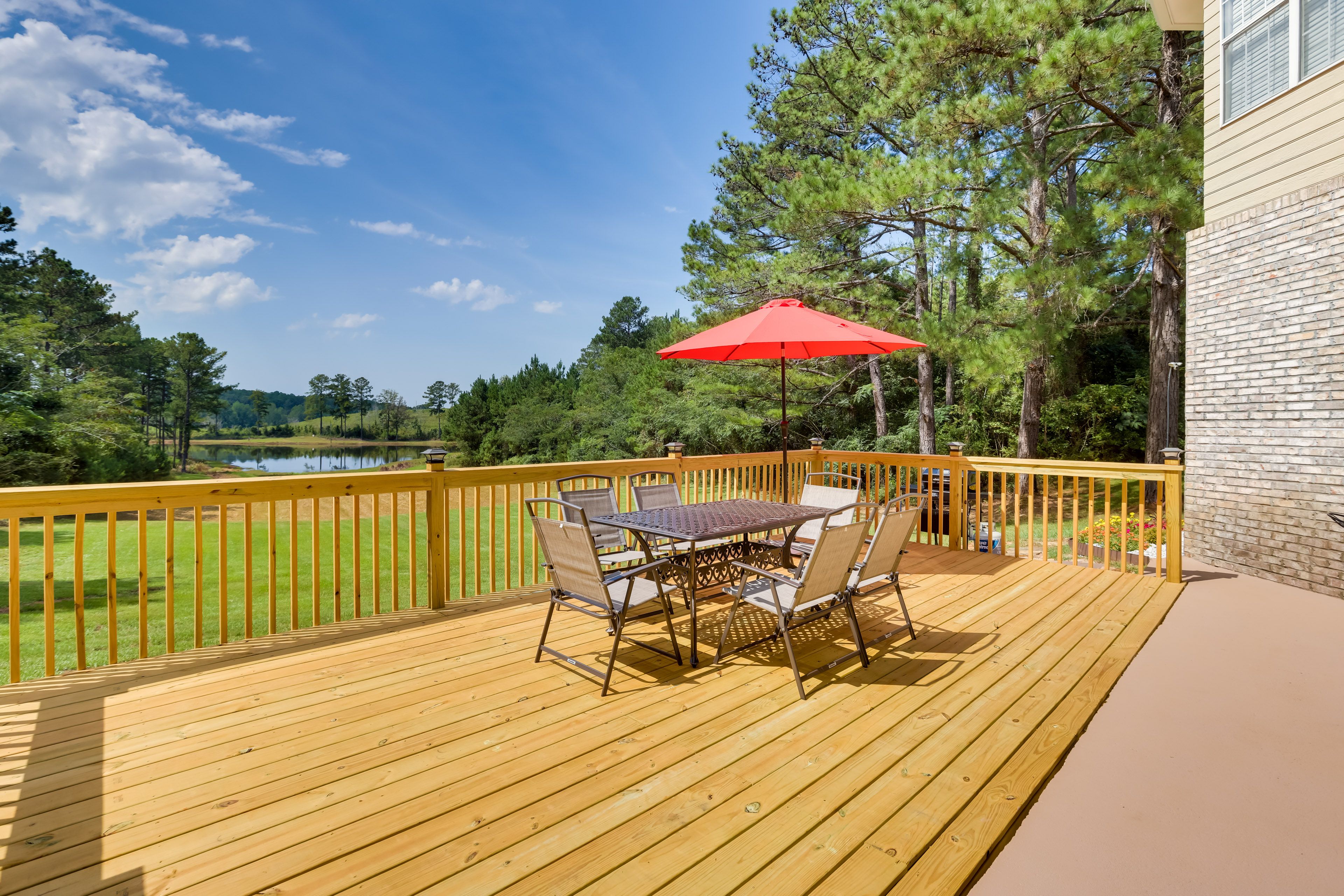 Shared Deck | Outdoor Seating & Dining