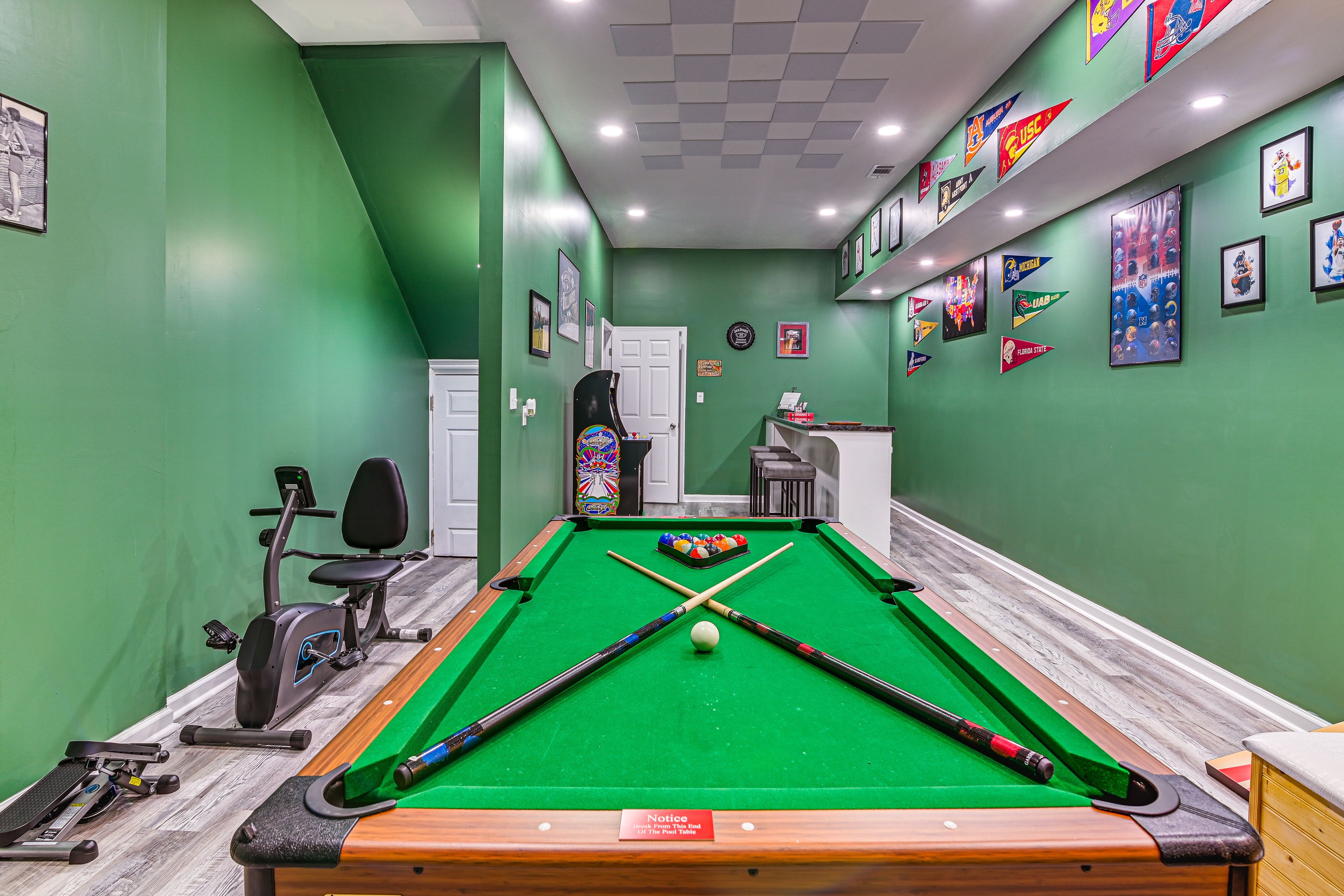 Game Area | Pool Table | Smart TV | Free WiFi