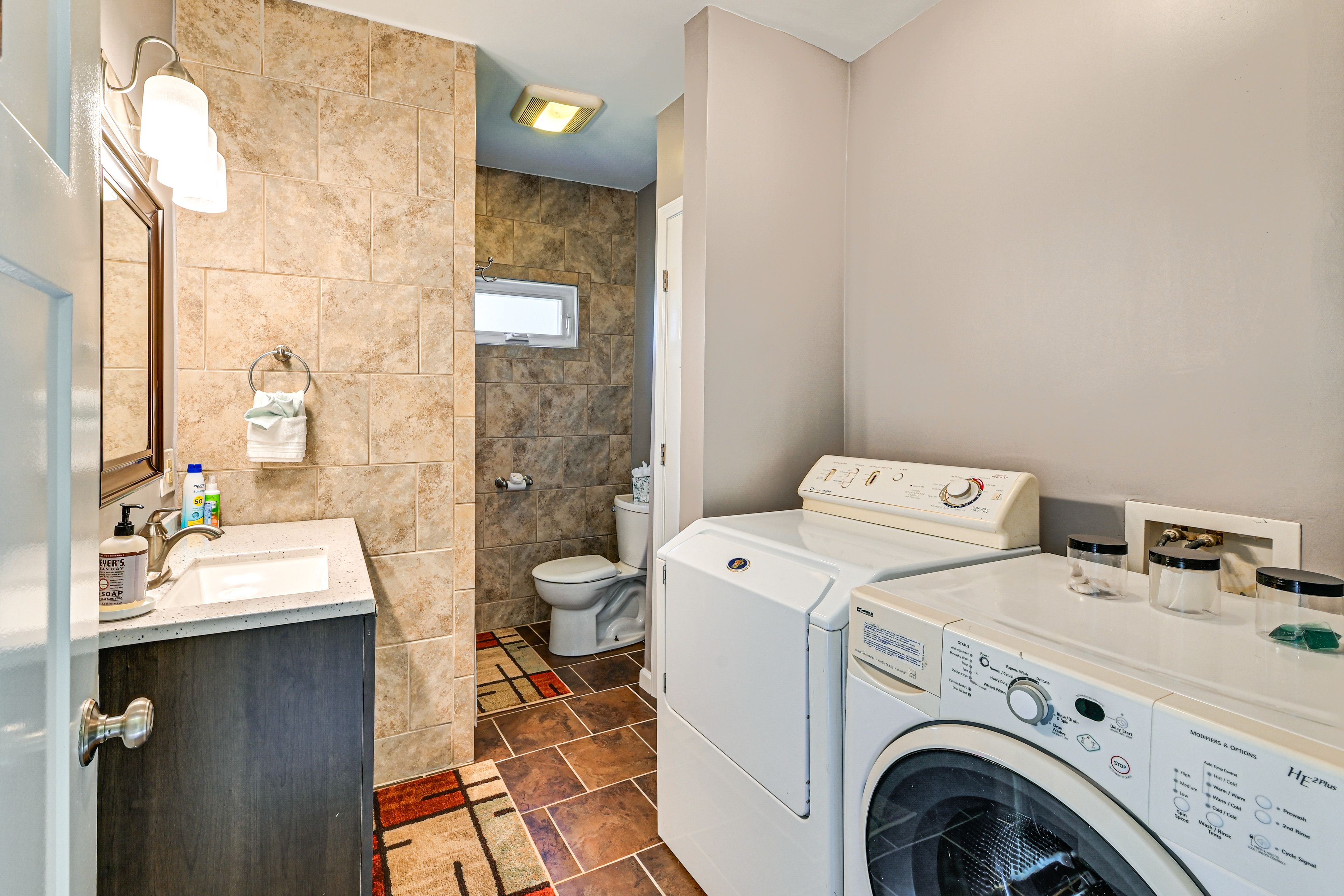 Full Bathroom | Complimentary Toiletries | In-Unit Laundry