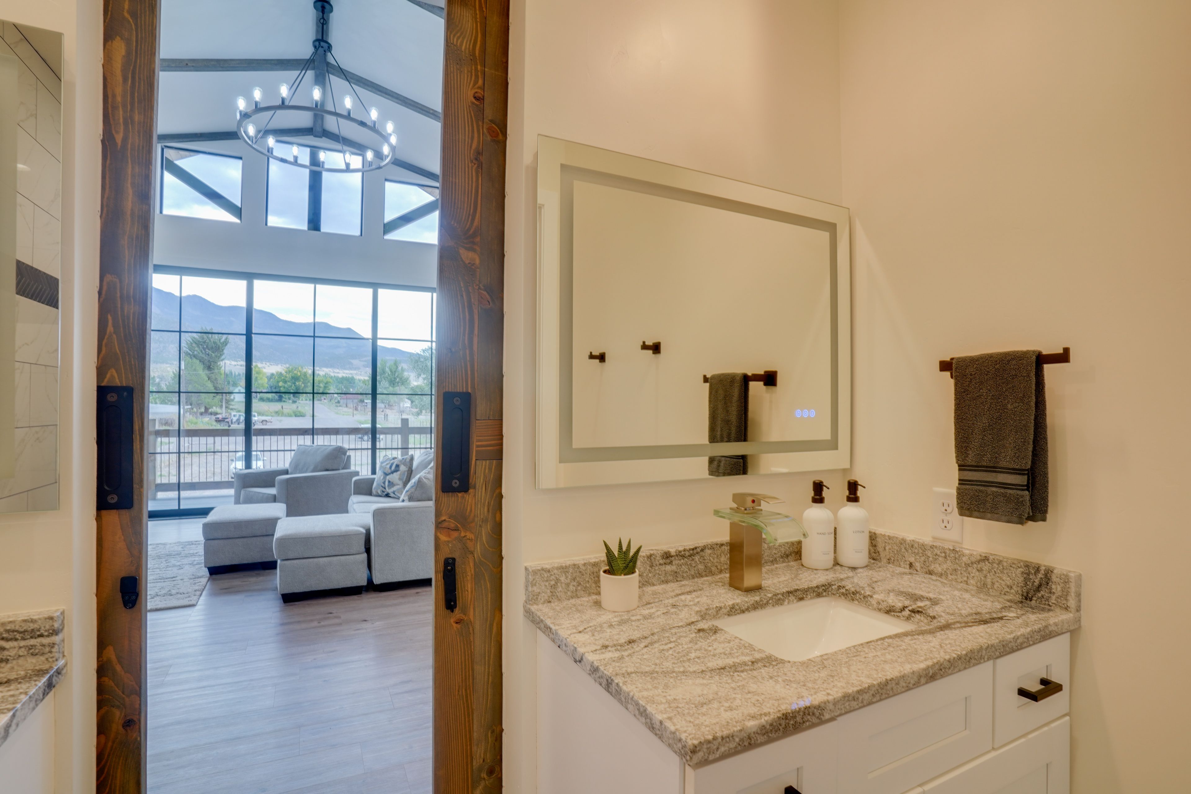 Full Bathroom | Walk-In Shower | Towels Provided