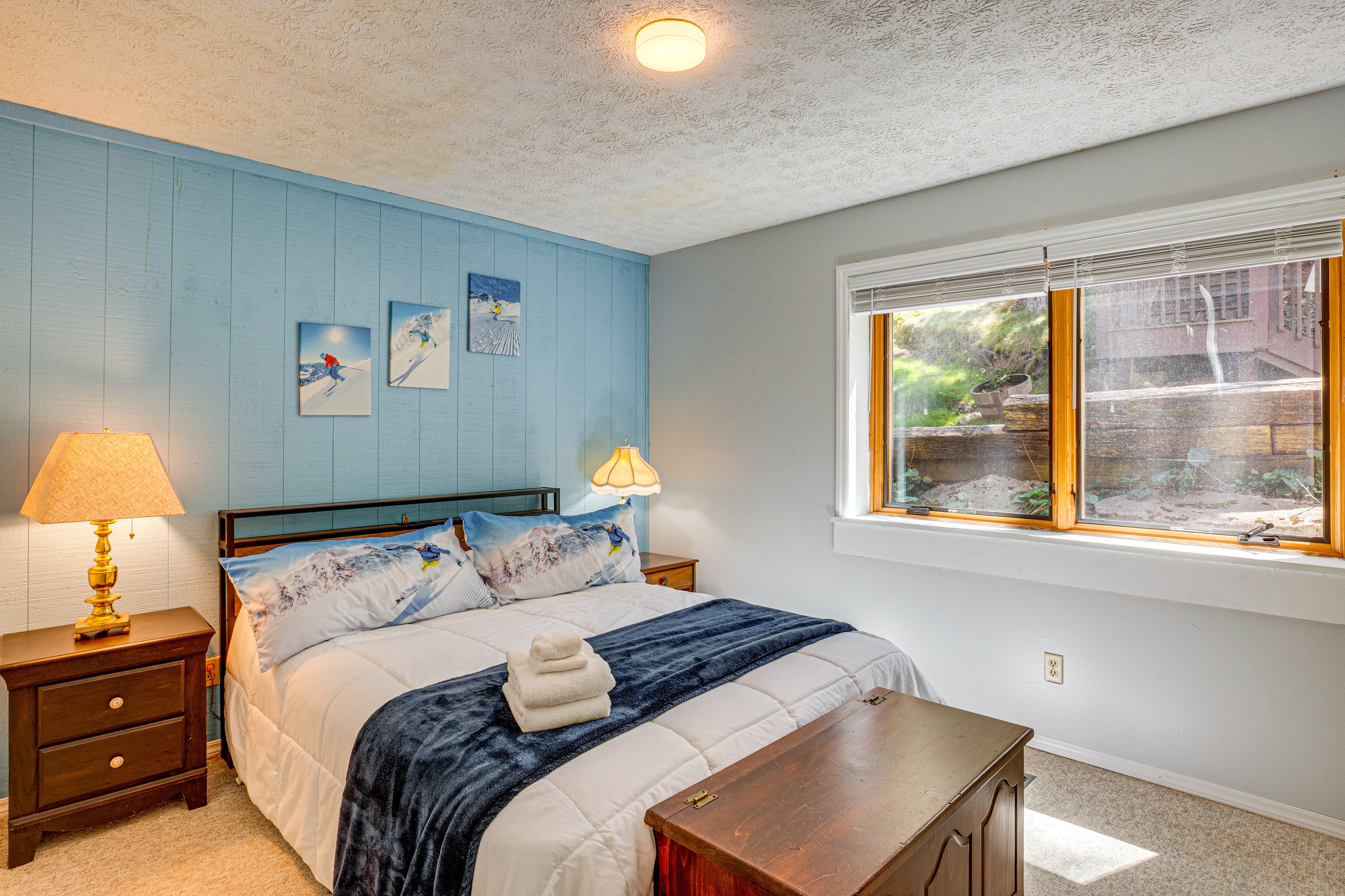 Bedroom 2 | Queen Bed