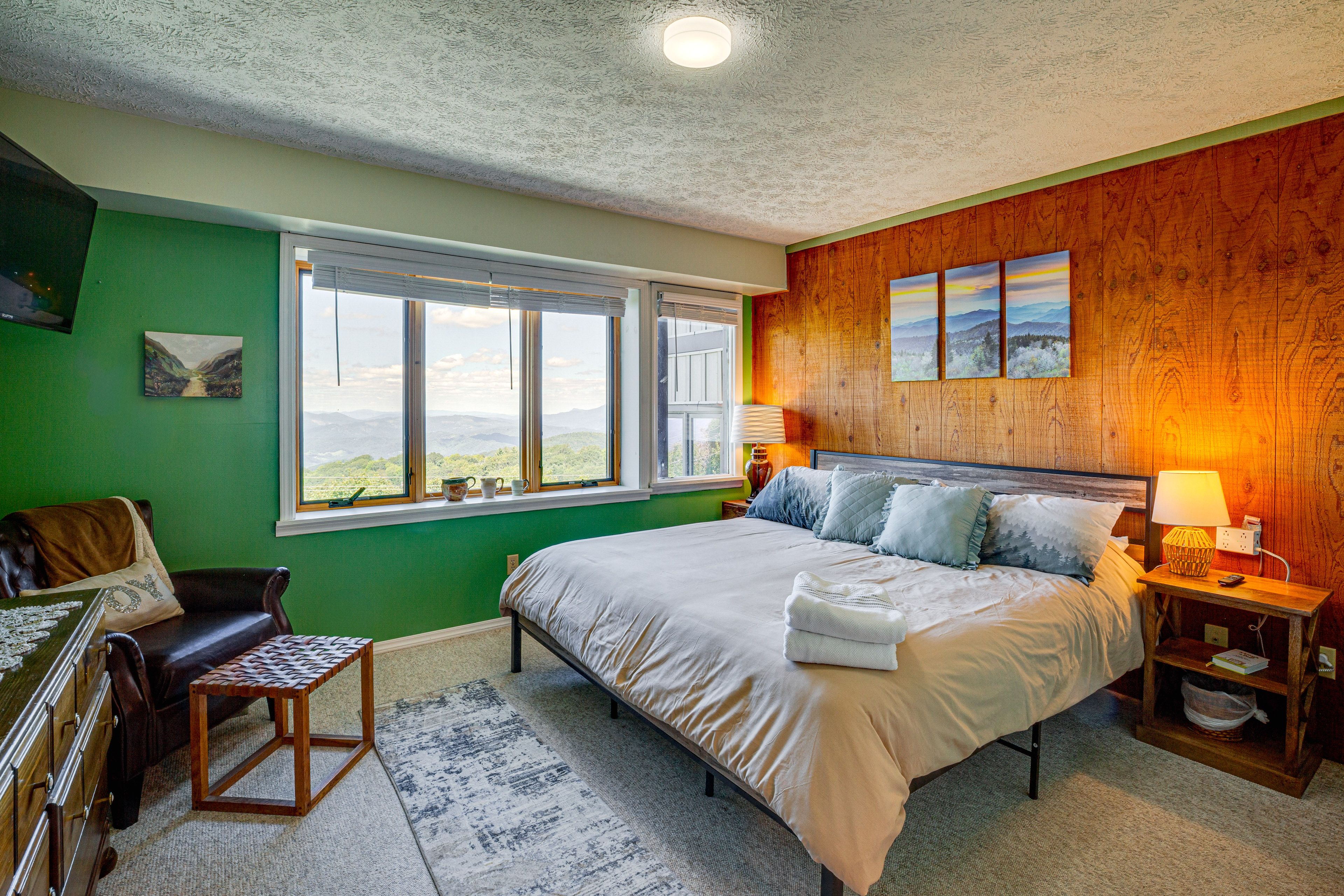 Bedroom 1 | King Bed | En-Suite Bathroom