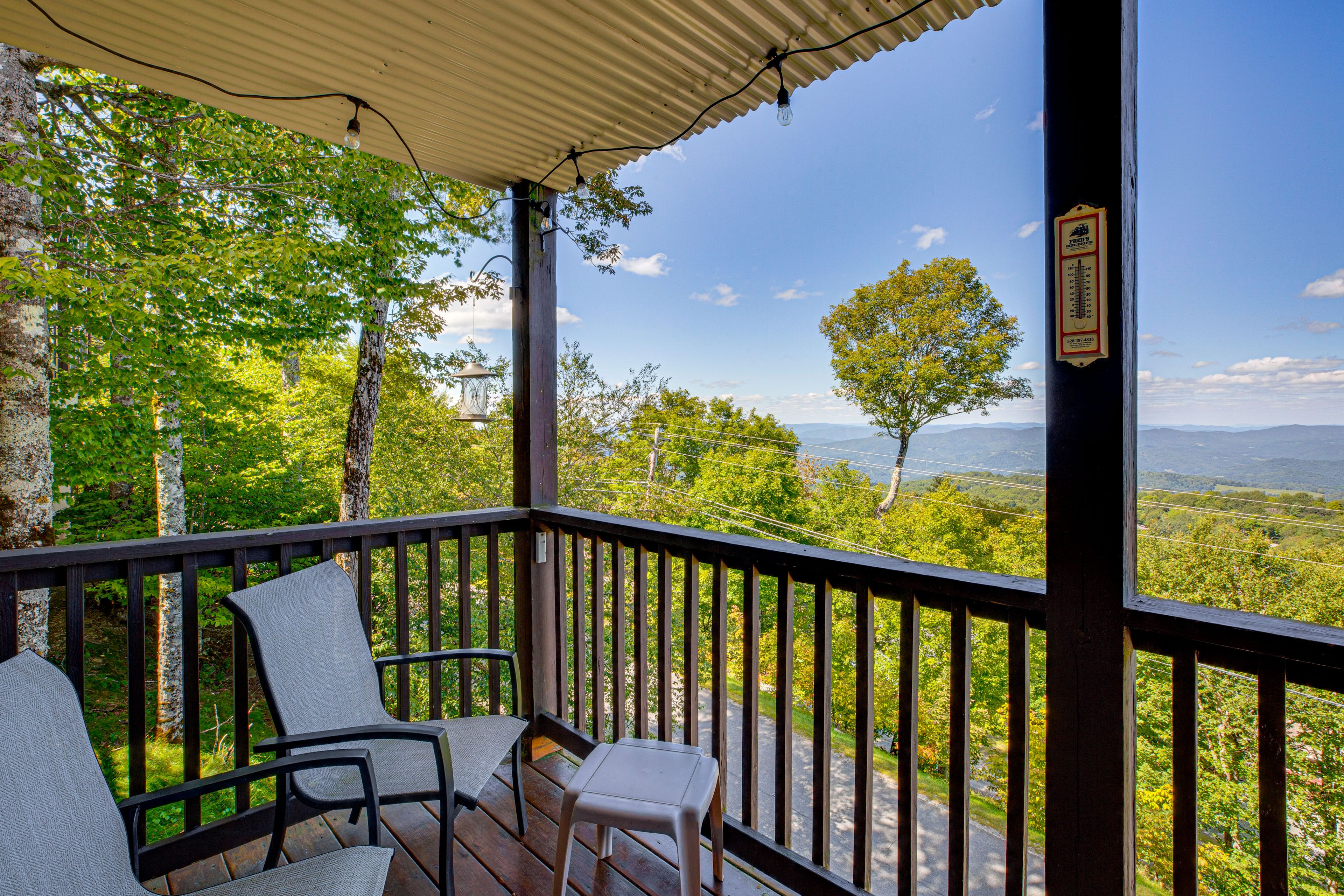 Balcony | Outdoor Dining Area | Mountain Views