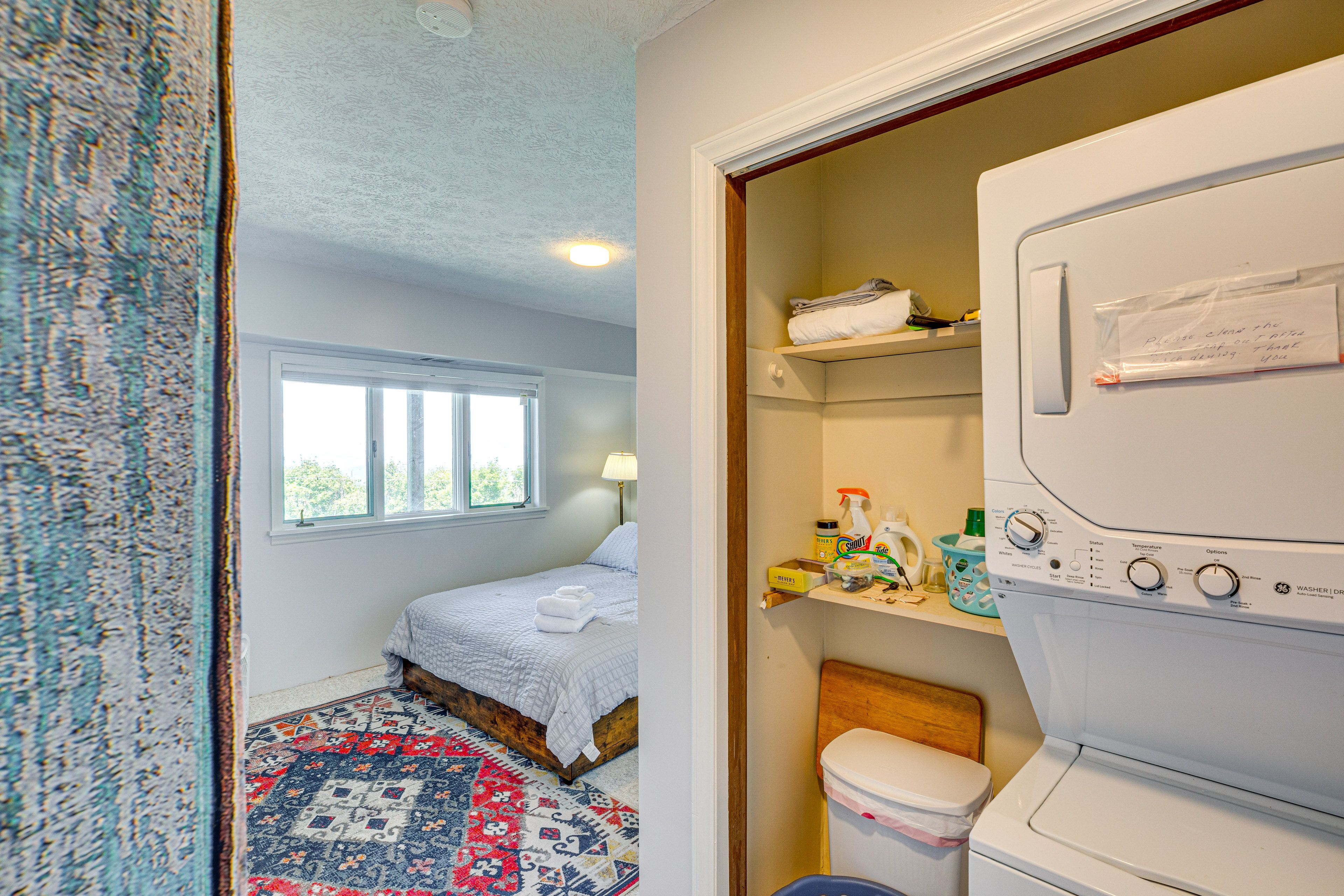 Laundry Area | Detergent Provided