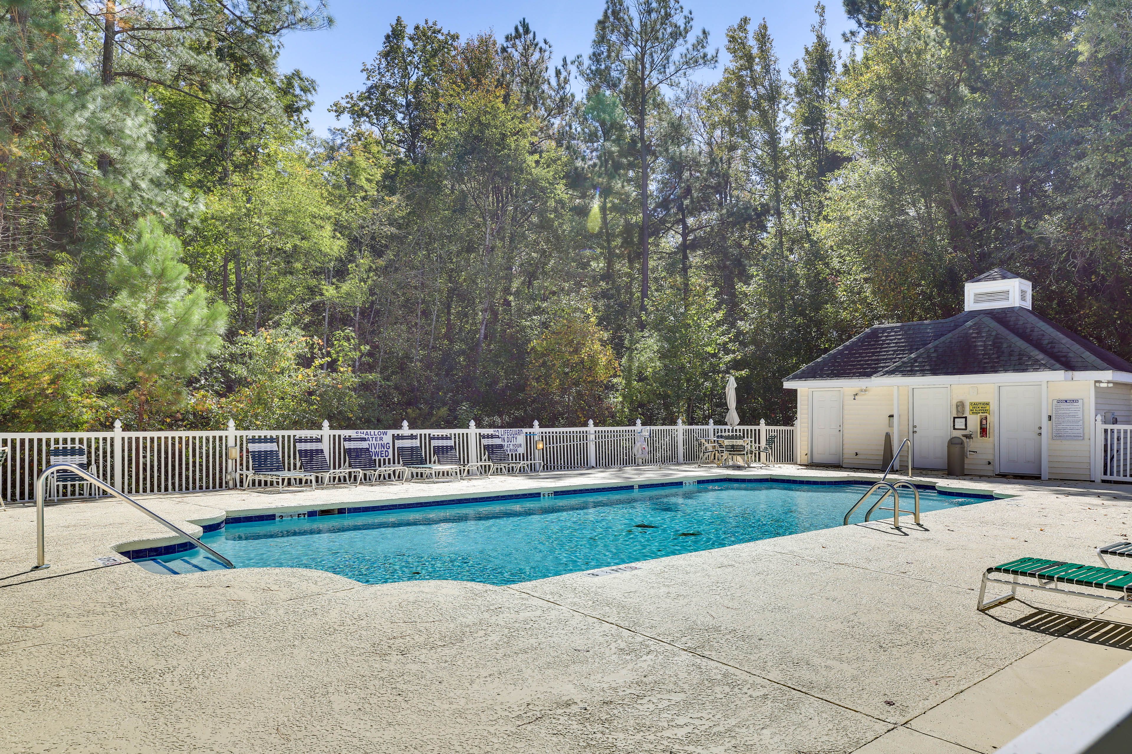 Community Pool | Hot Tubs | Tennis Courts