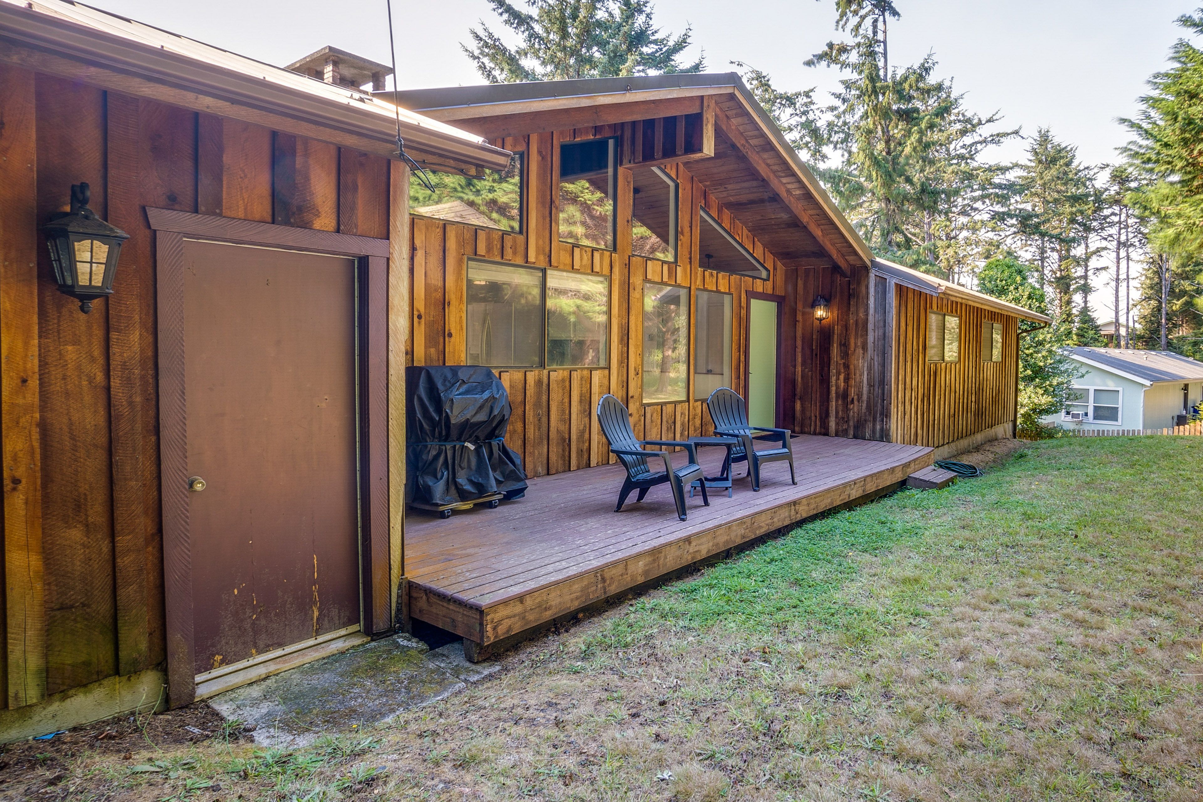 Backyard | Deck | Outdoor Seating | Gas Grill
