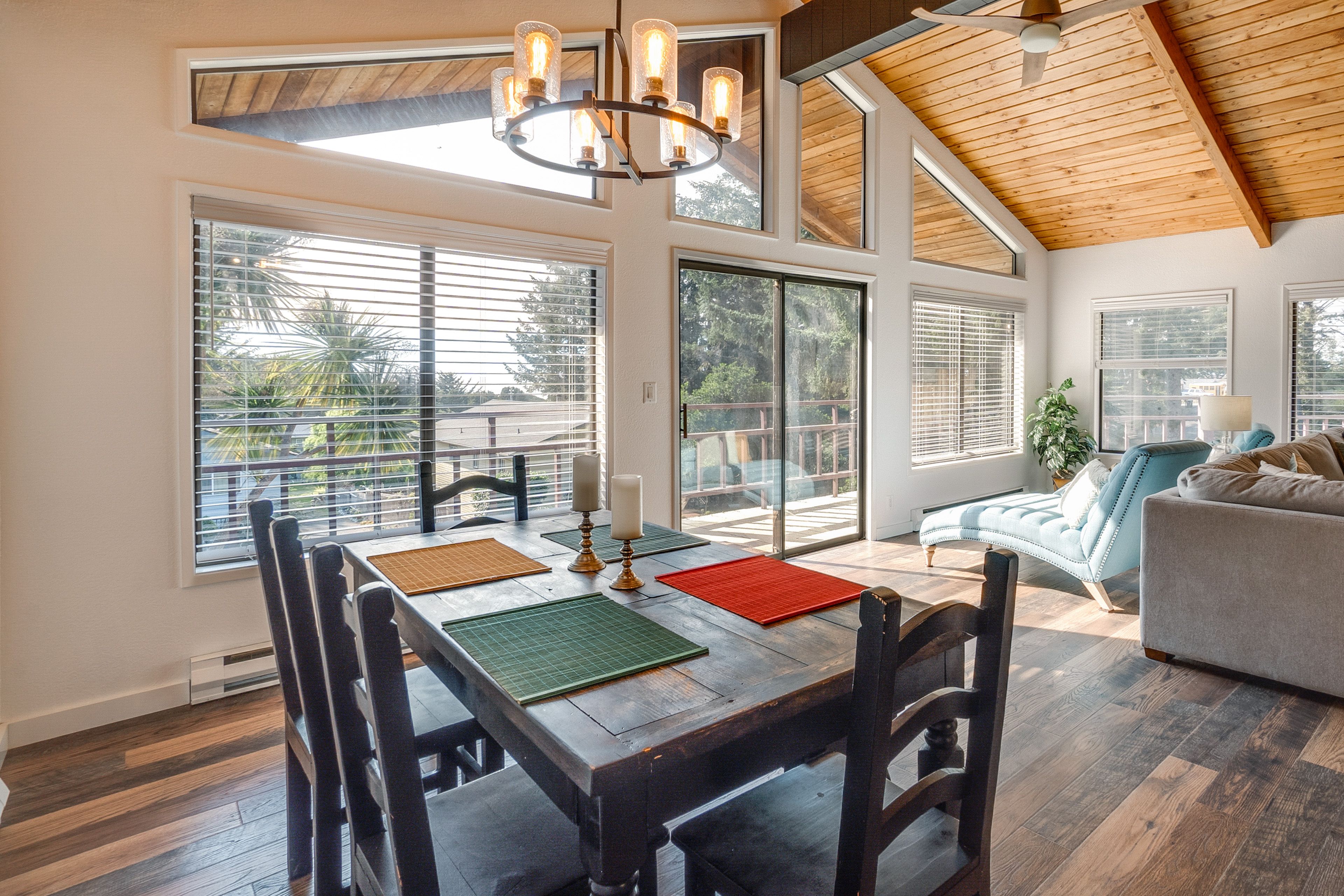 Dining Area | Dishware & Flatware Provided