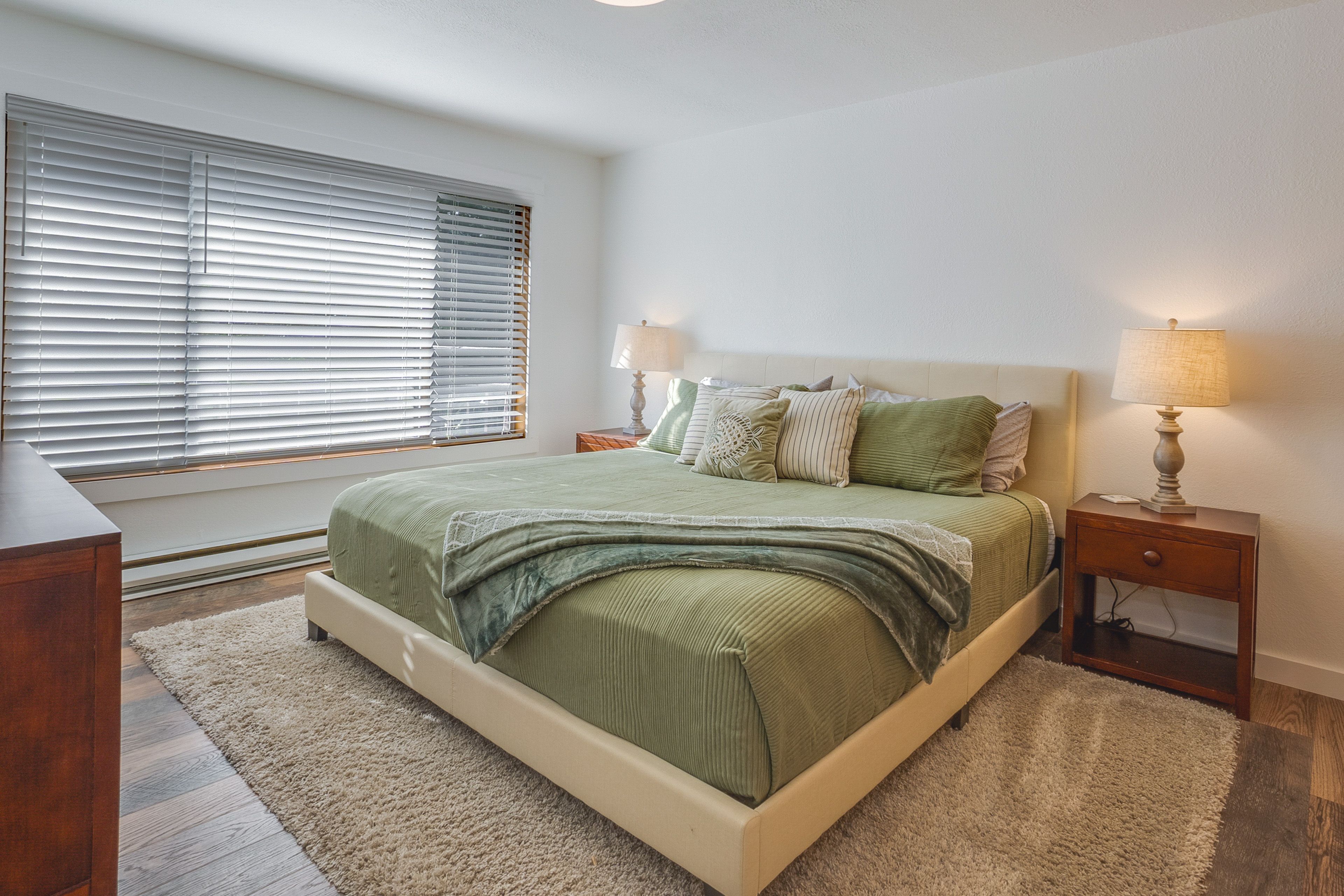 Bedroom 1 | King Bed | Linens & Towels Provided