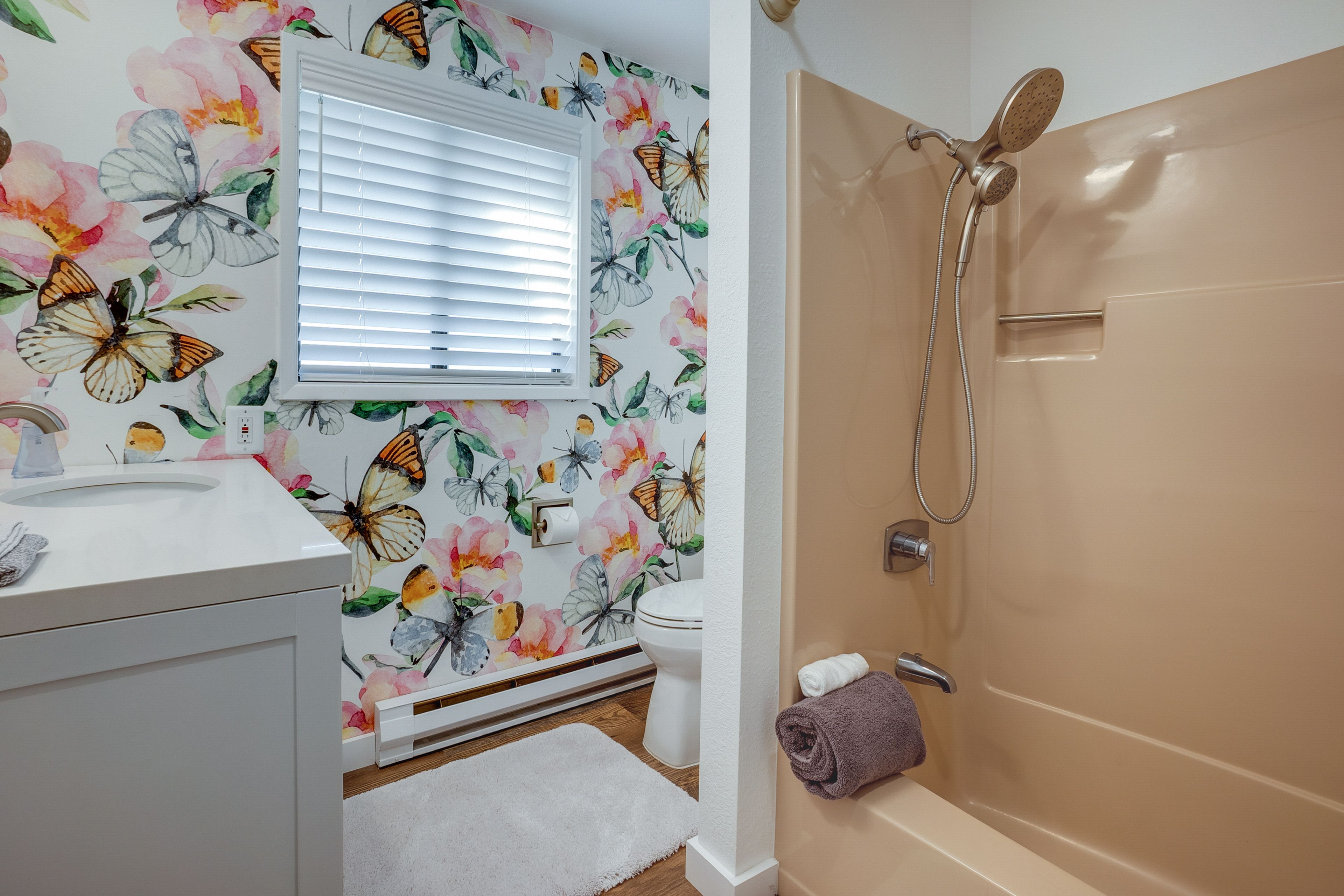 Full Bathroom | Complimentary Toiletries
