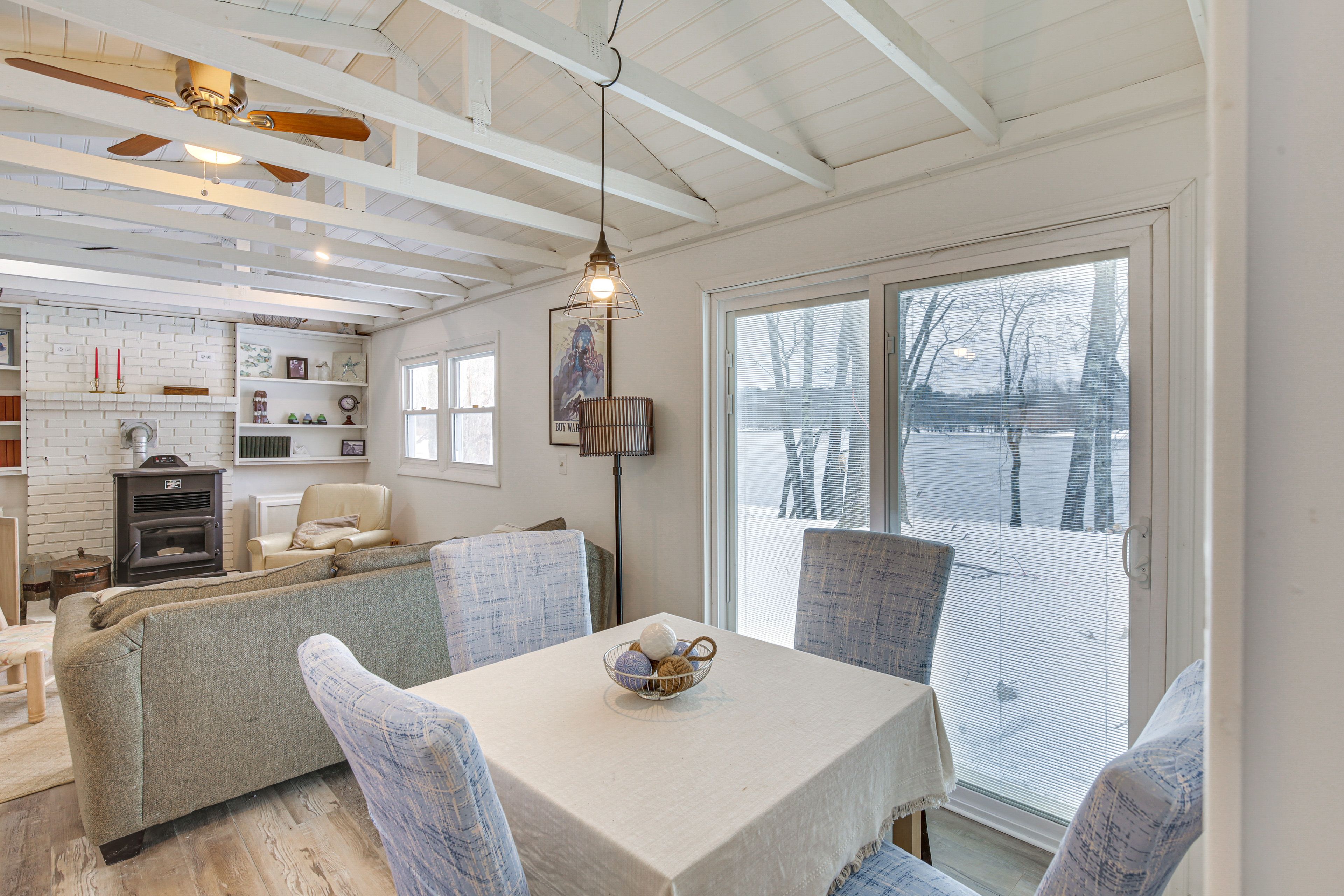 Dining Area | Dishware & Flatware Provided
