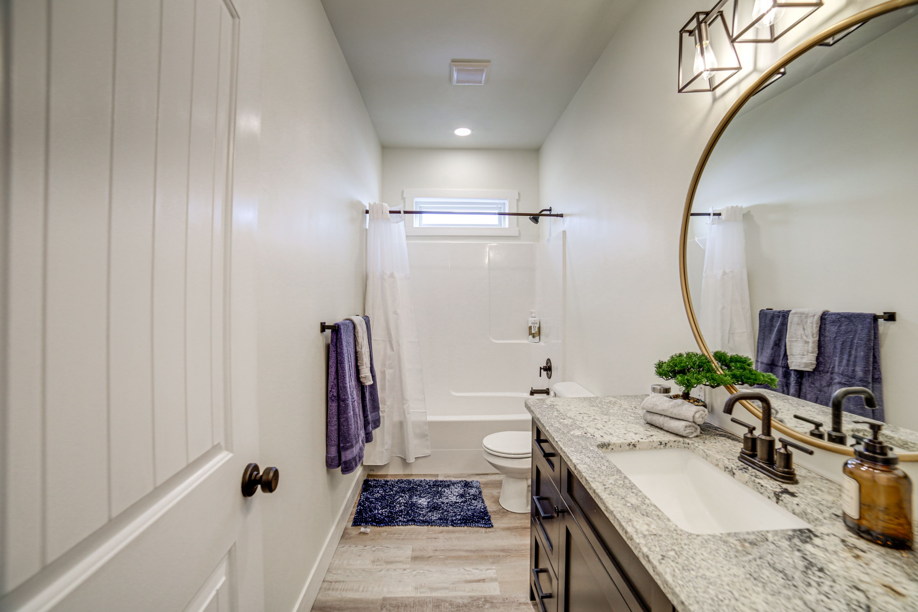 Bathroom | 1st Floor
