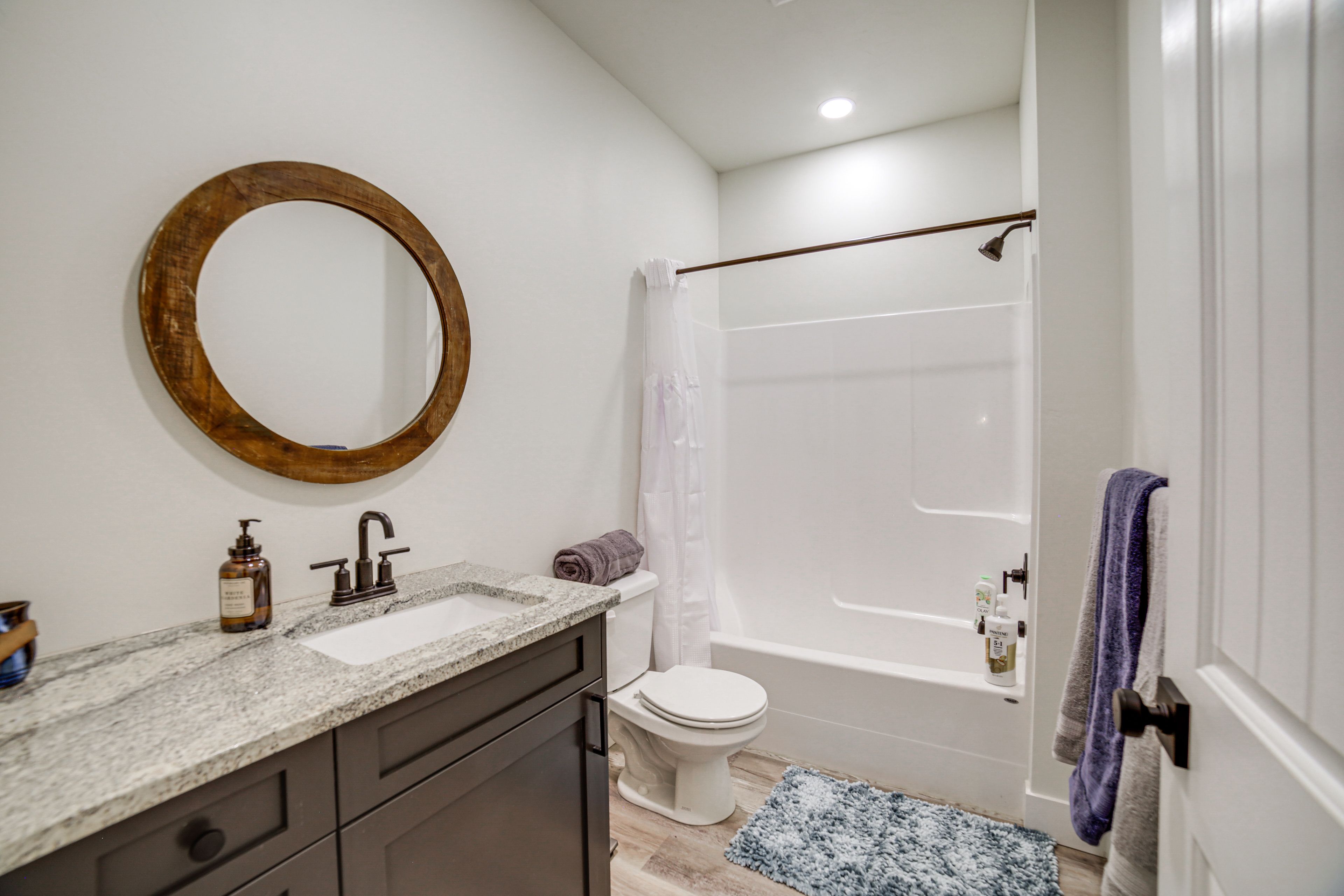 Bathroom | 2nd Floor