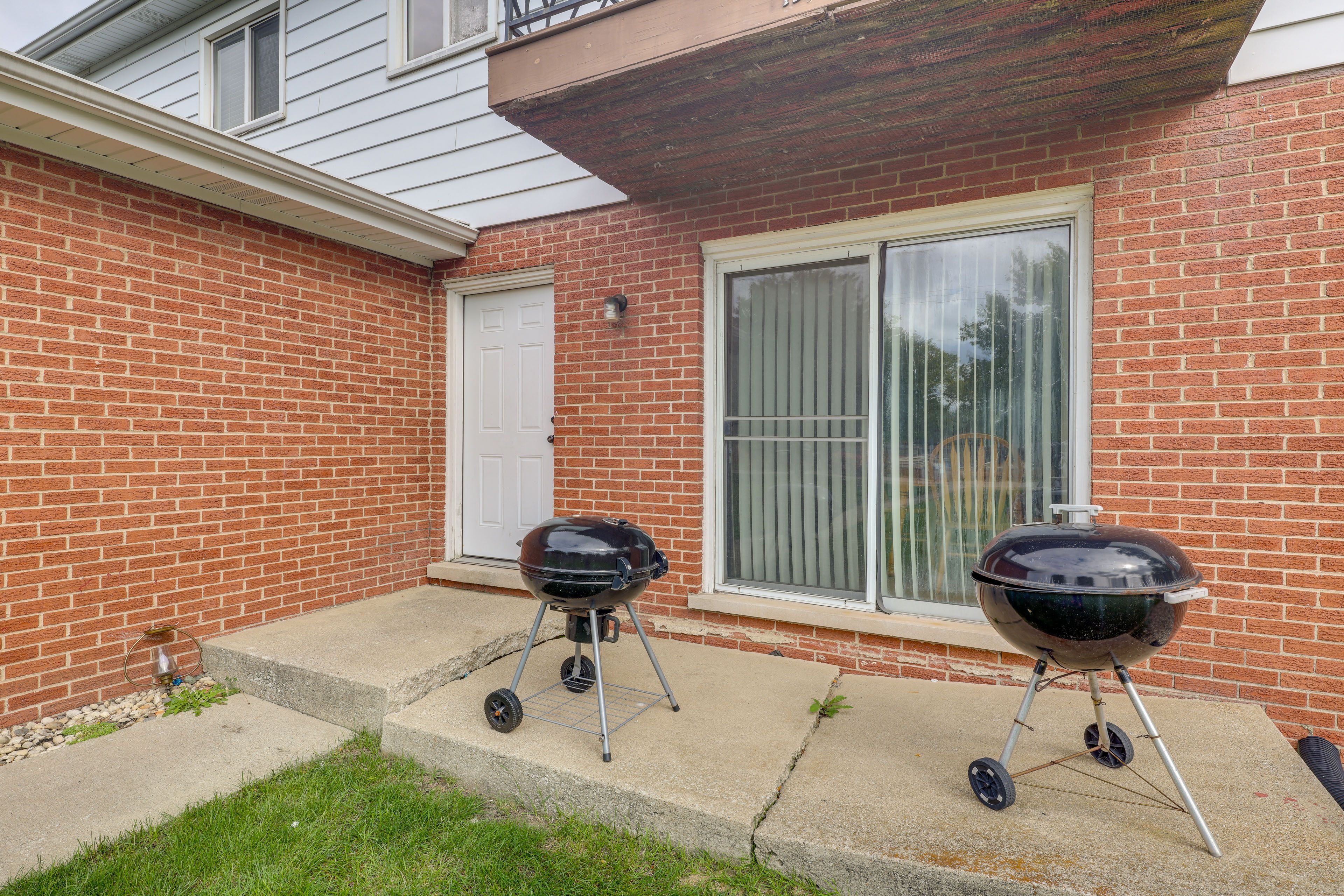 Shared Amenities | Charcoal Grills | Coin Laundry