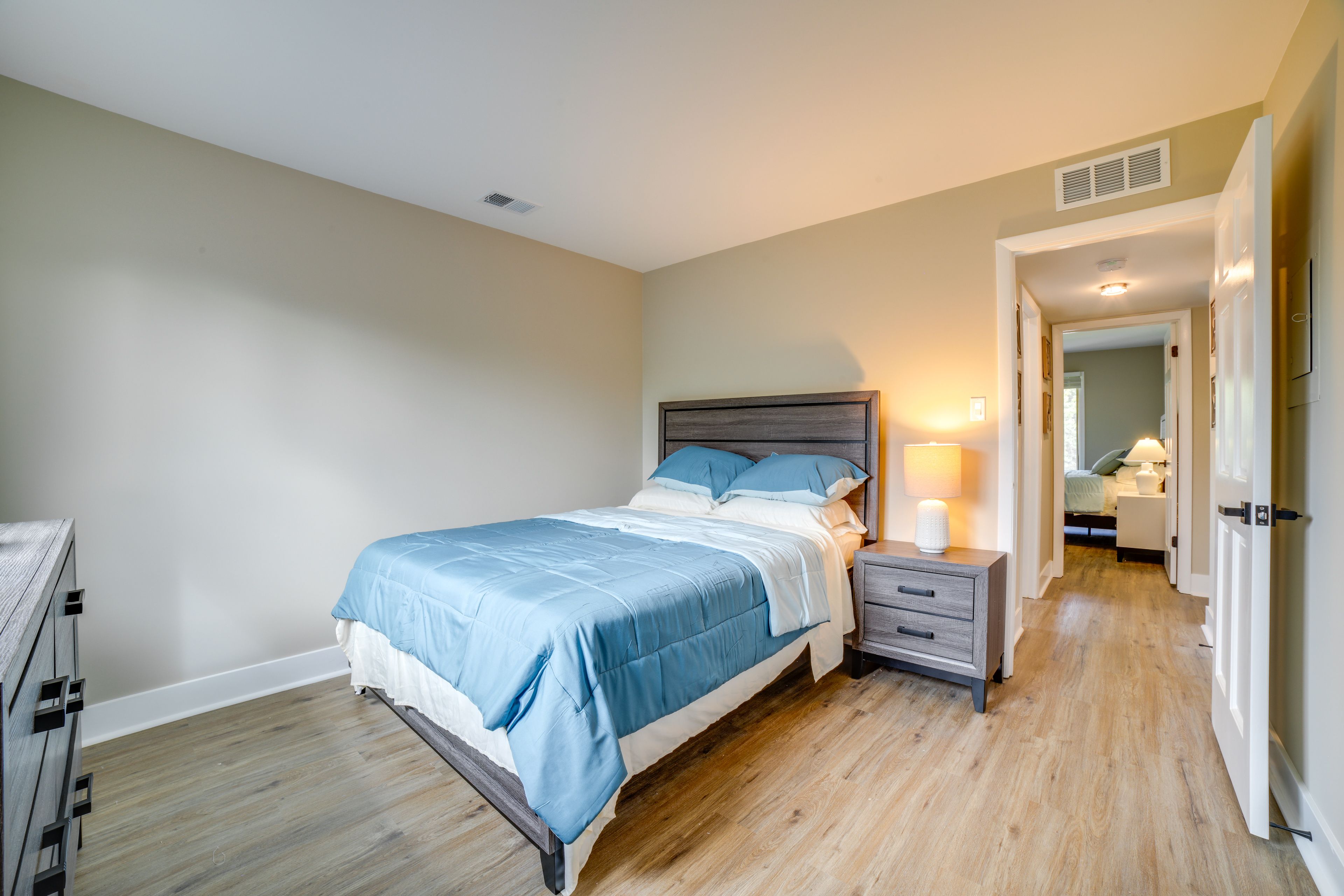 Bedroom 2 | Queen Bed