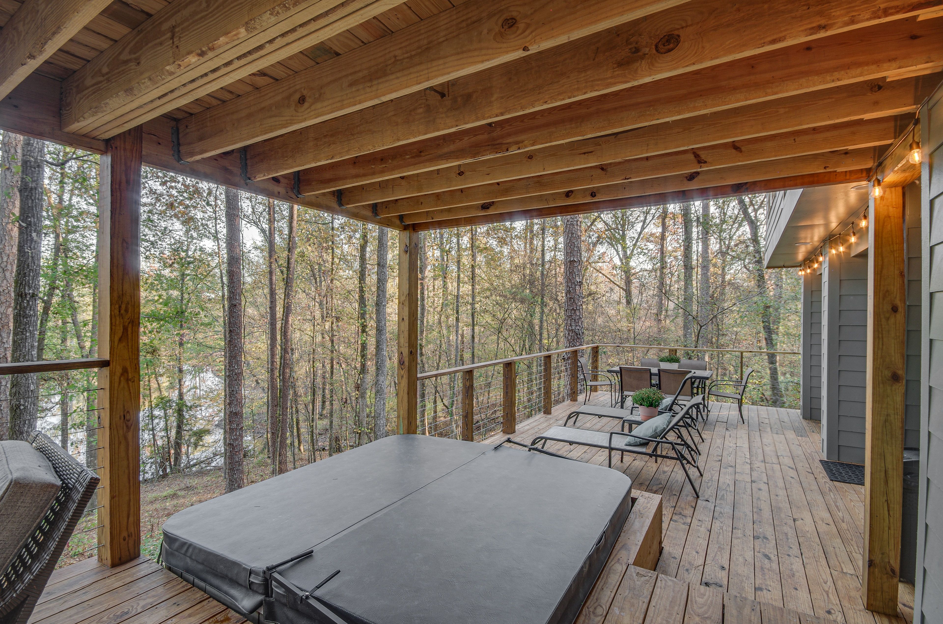 Deck | Hot Tub | Fire Pit Table | Charcoal Grill | Outdoor Dining