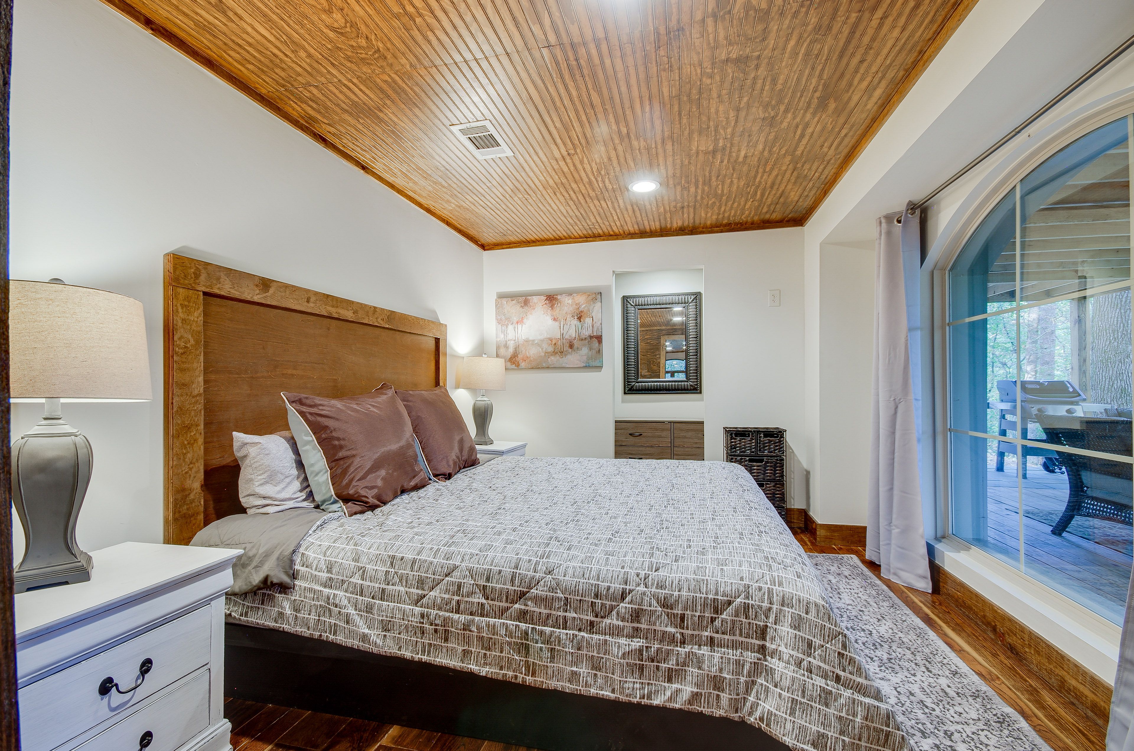 Bedroom 1 | King Bed | Linens Provided