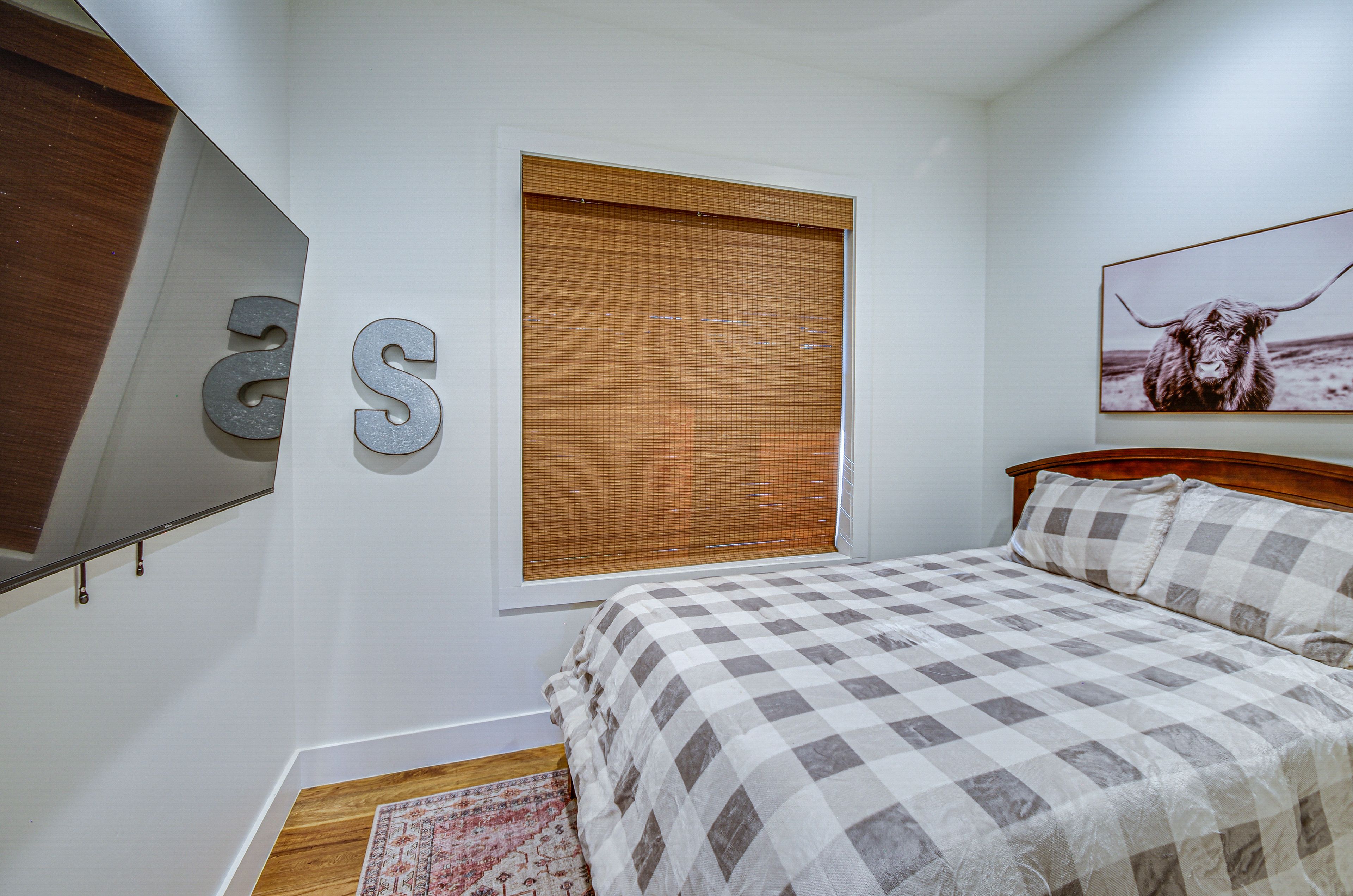 Bedroom 4 | Queen Bed
