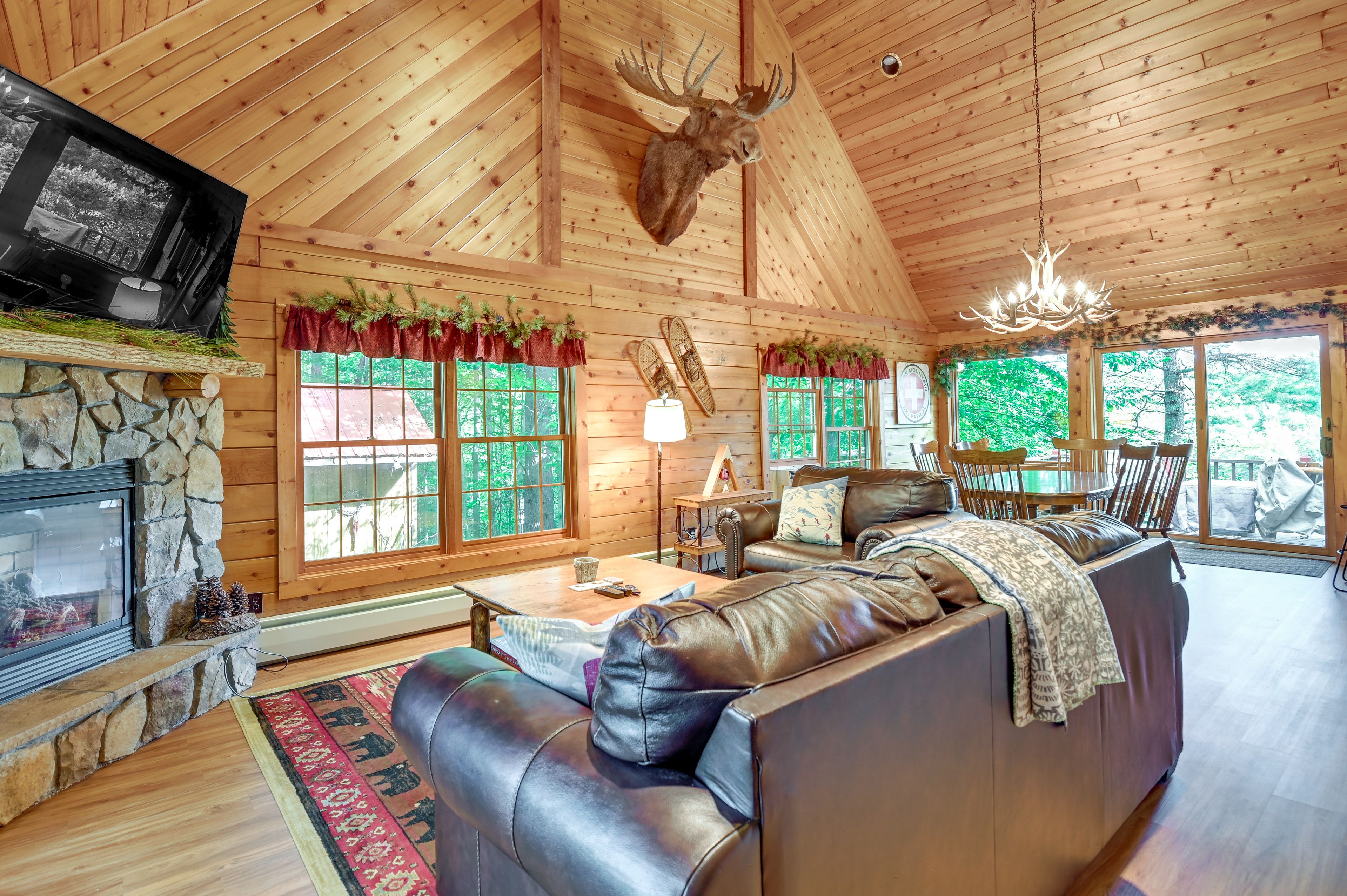 Living Room | Gas Fireplace | Smart TV