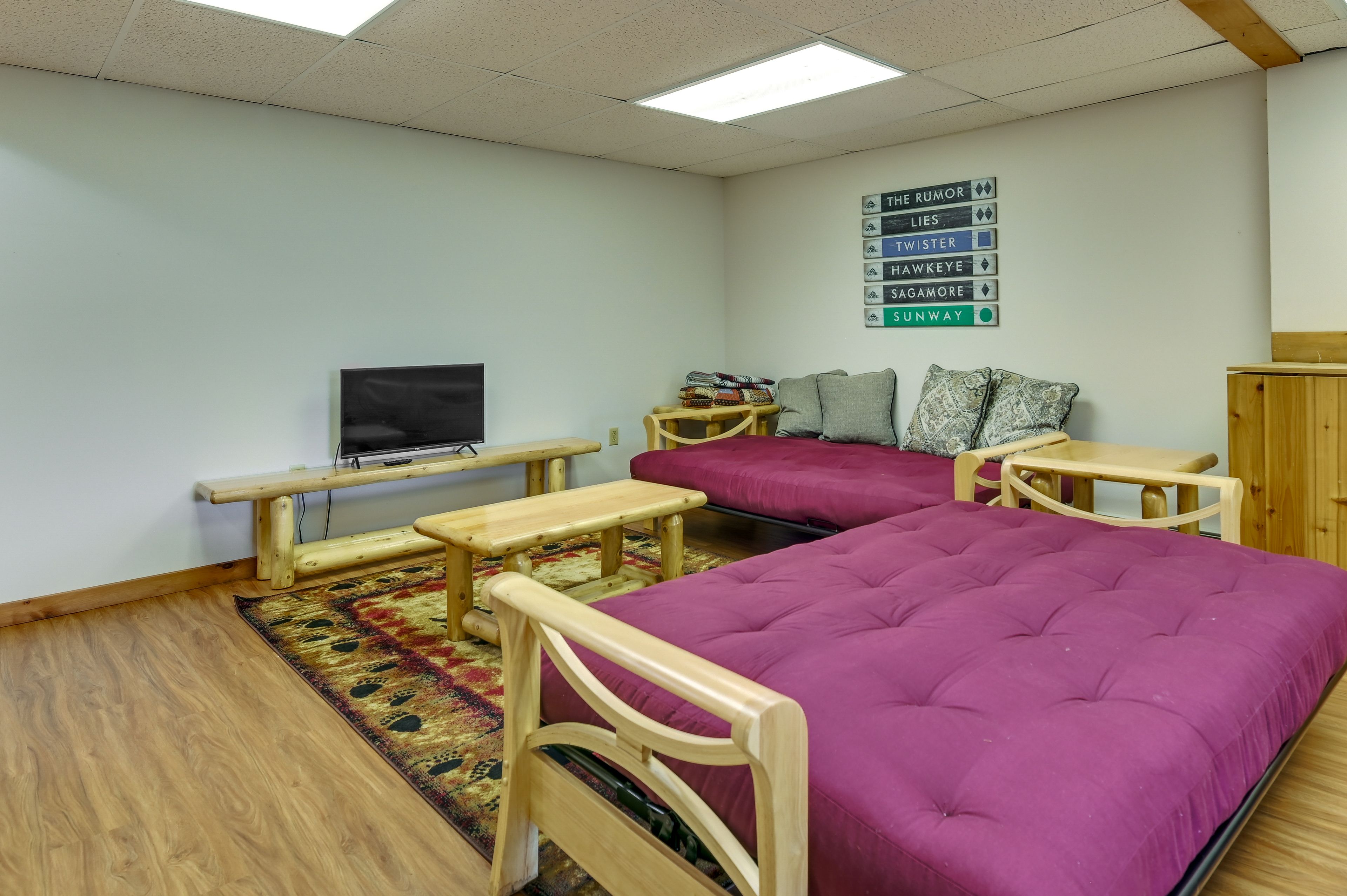 Game Room | 2 Full Futons | Smart TV