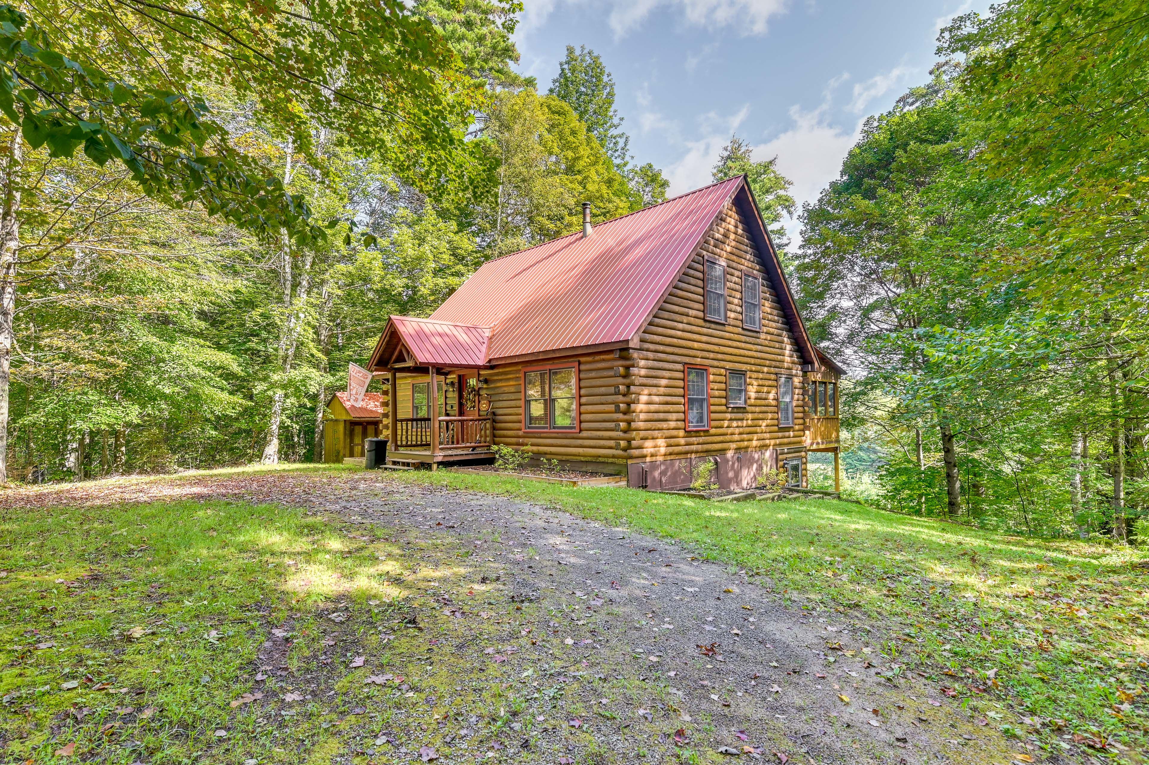 Cabin Exterior | Driveway Parking (6 Vehicles)