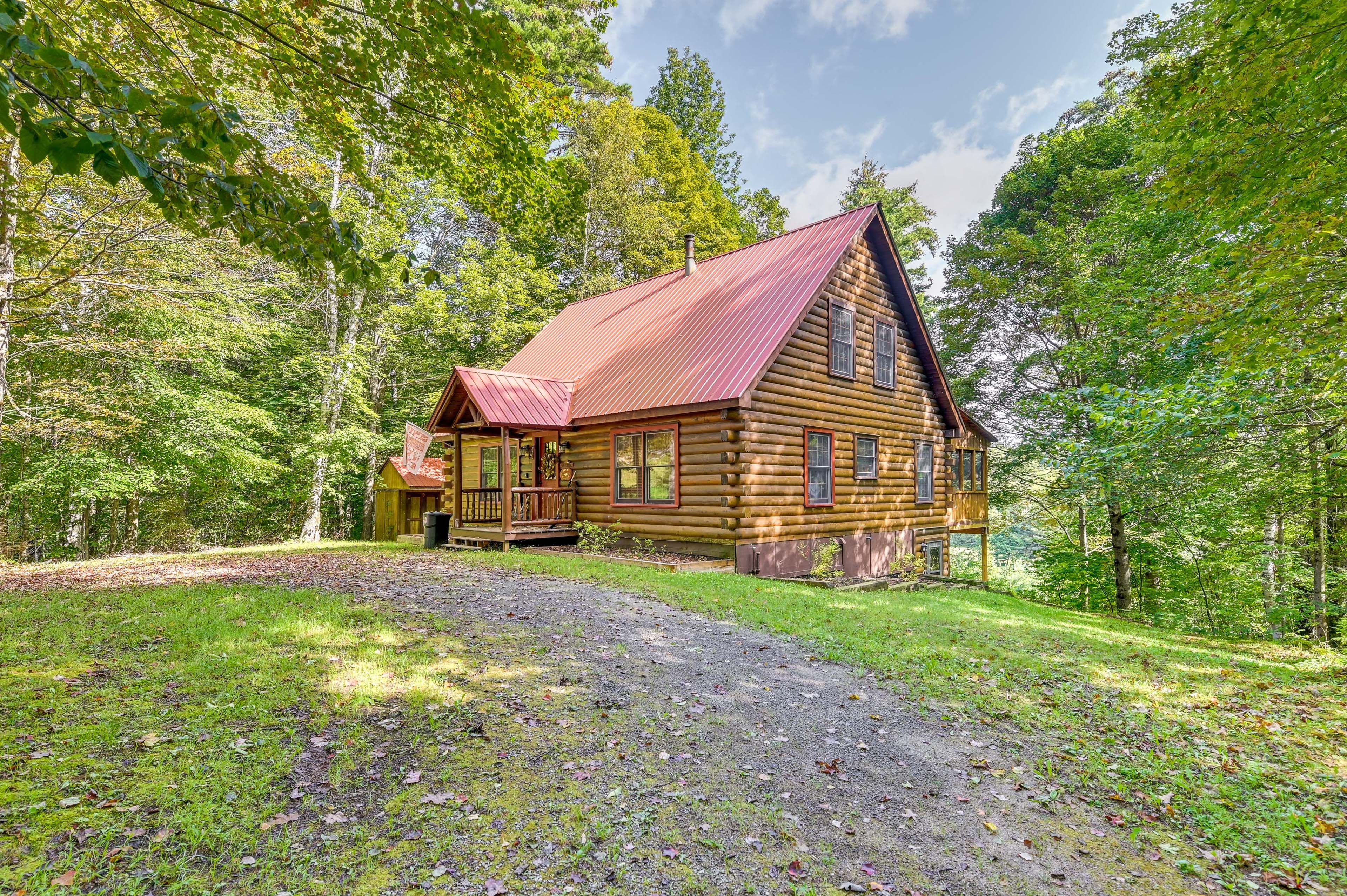 Cabin Exterior | Driveway Parking (6 Vehicles)