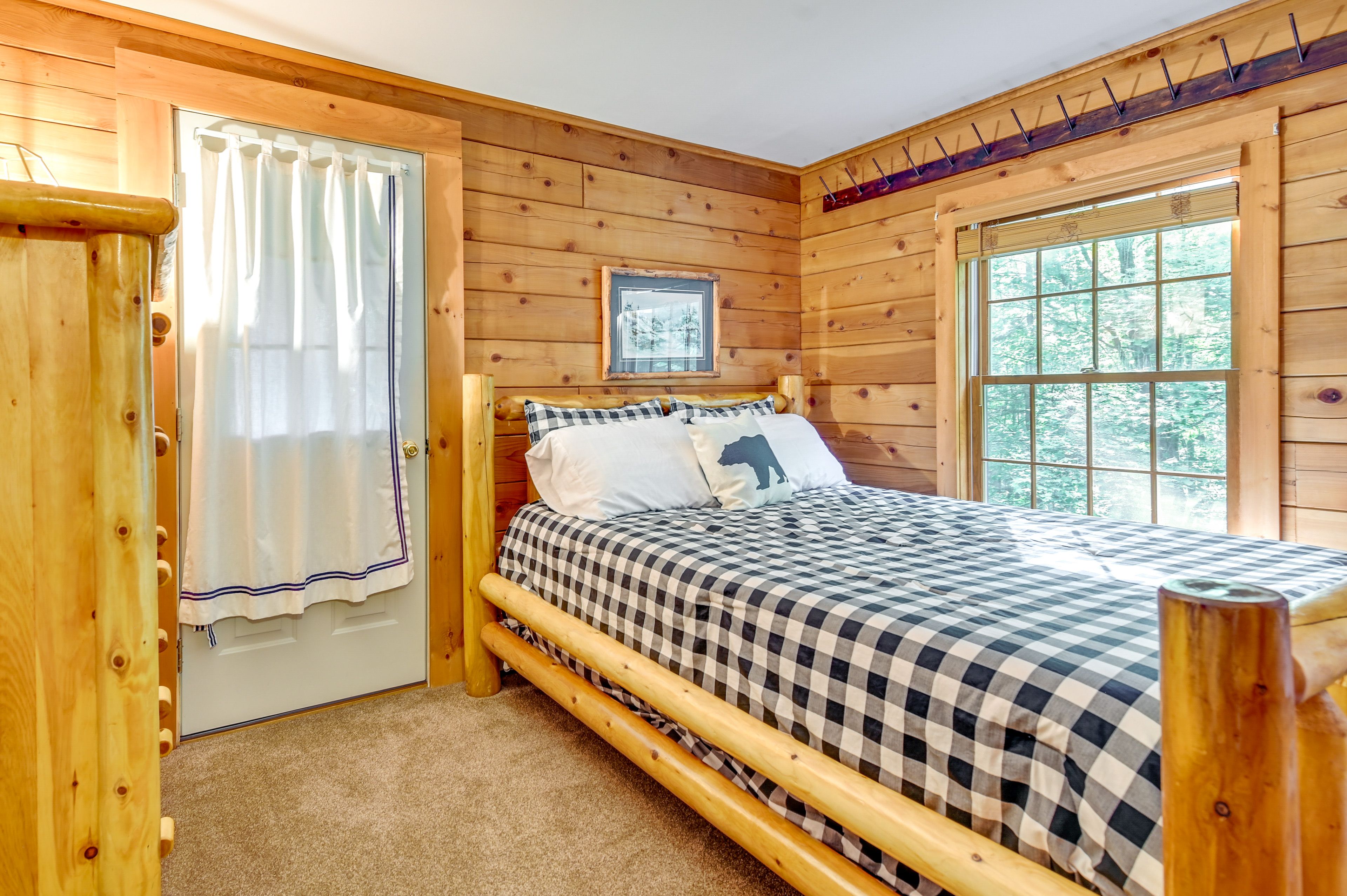 Bedroom 2 | Queen Bed | 1st Floor