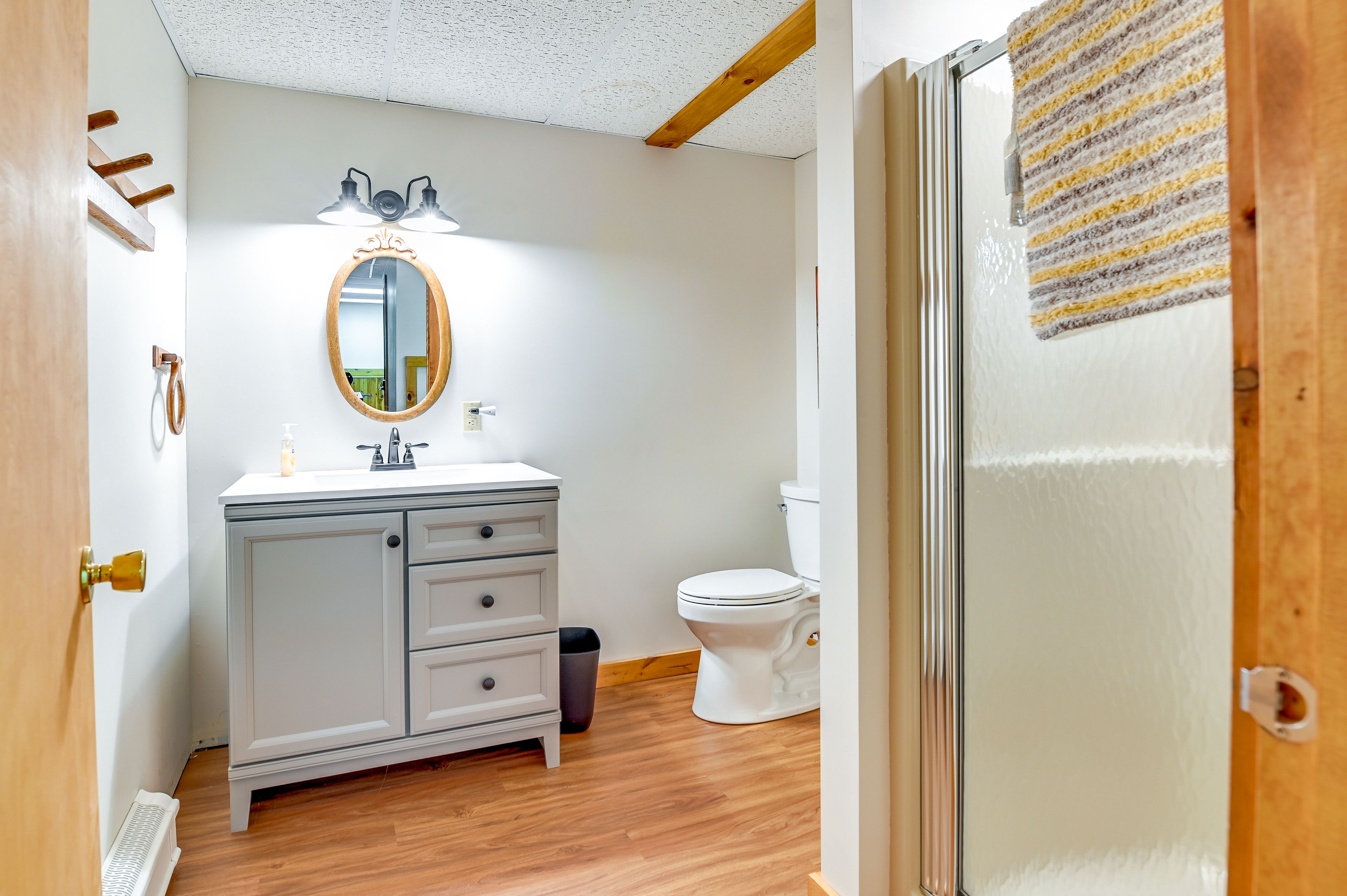Full Bathroom