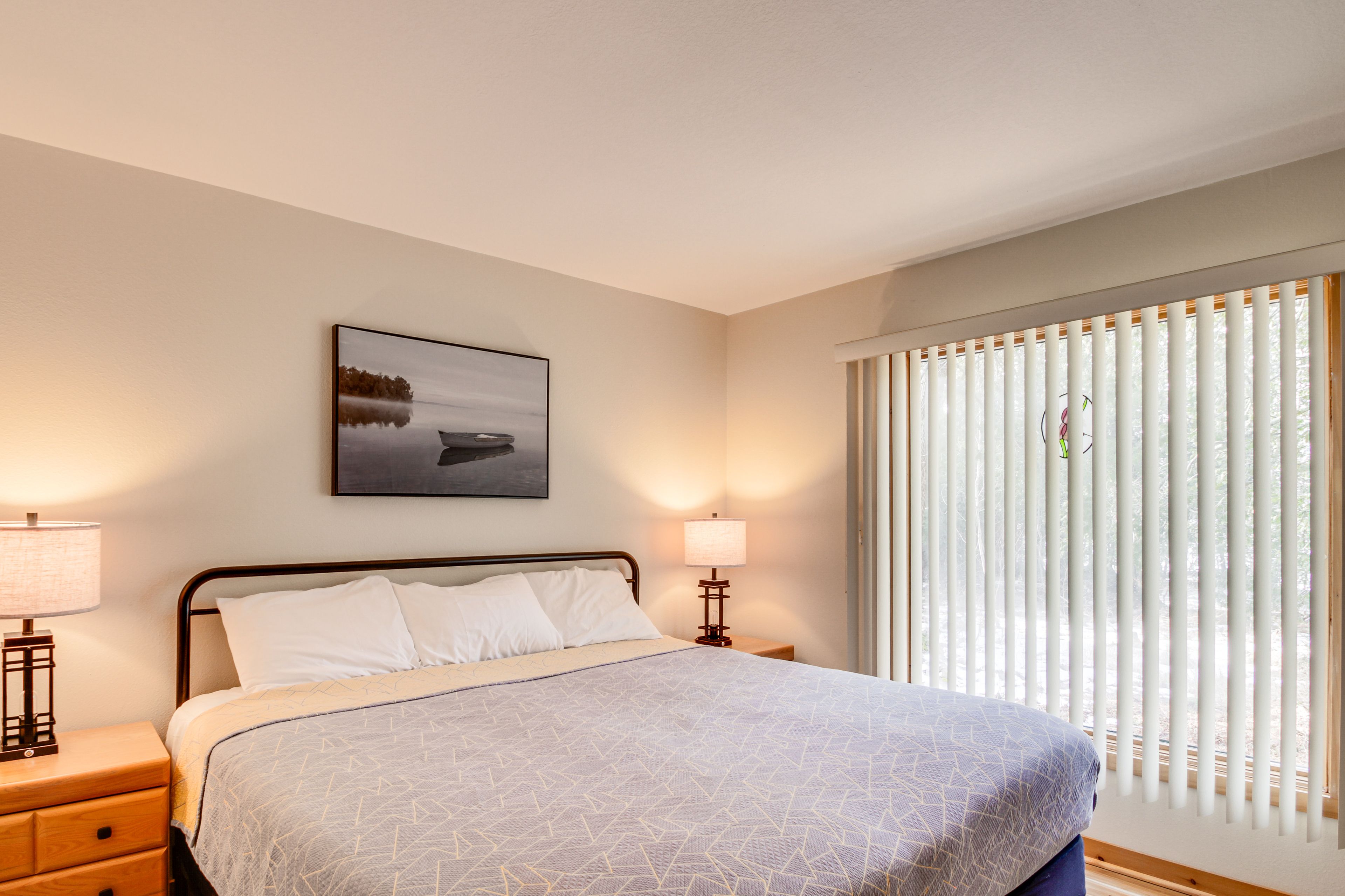 Bedroom 1 | King Bed | Flat-Screen TV | En-Suite Bathroom | 1st Floor