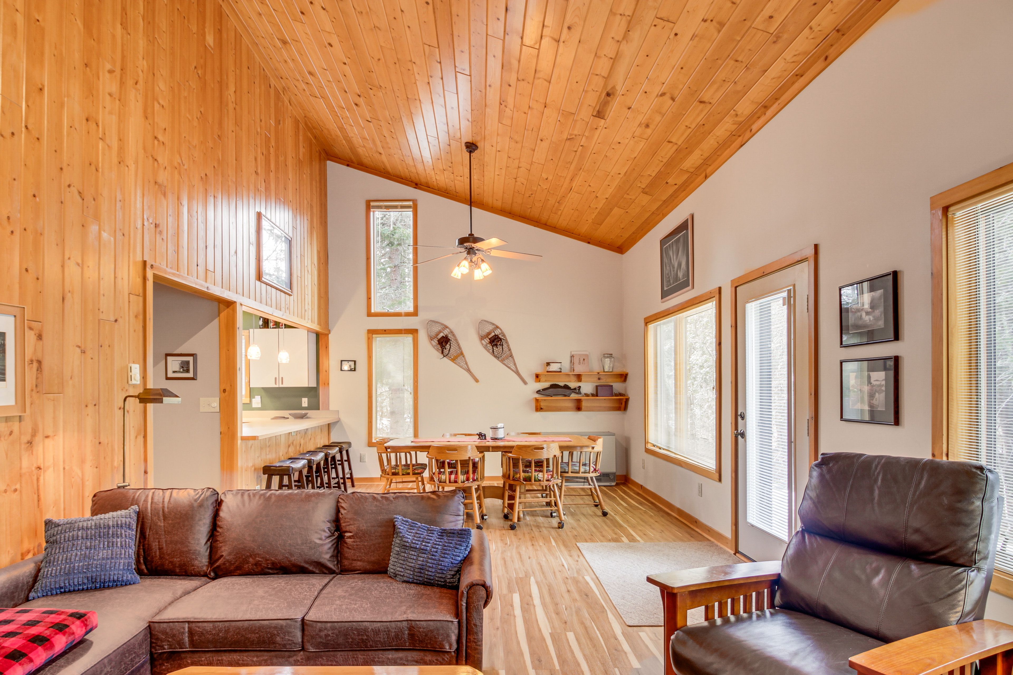 Living Room | Gas Fireplace | Flat-Screen TV | 1st Floor