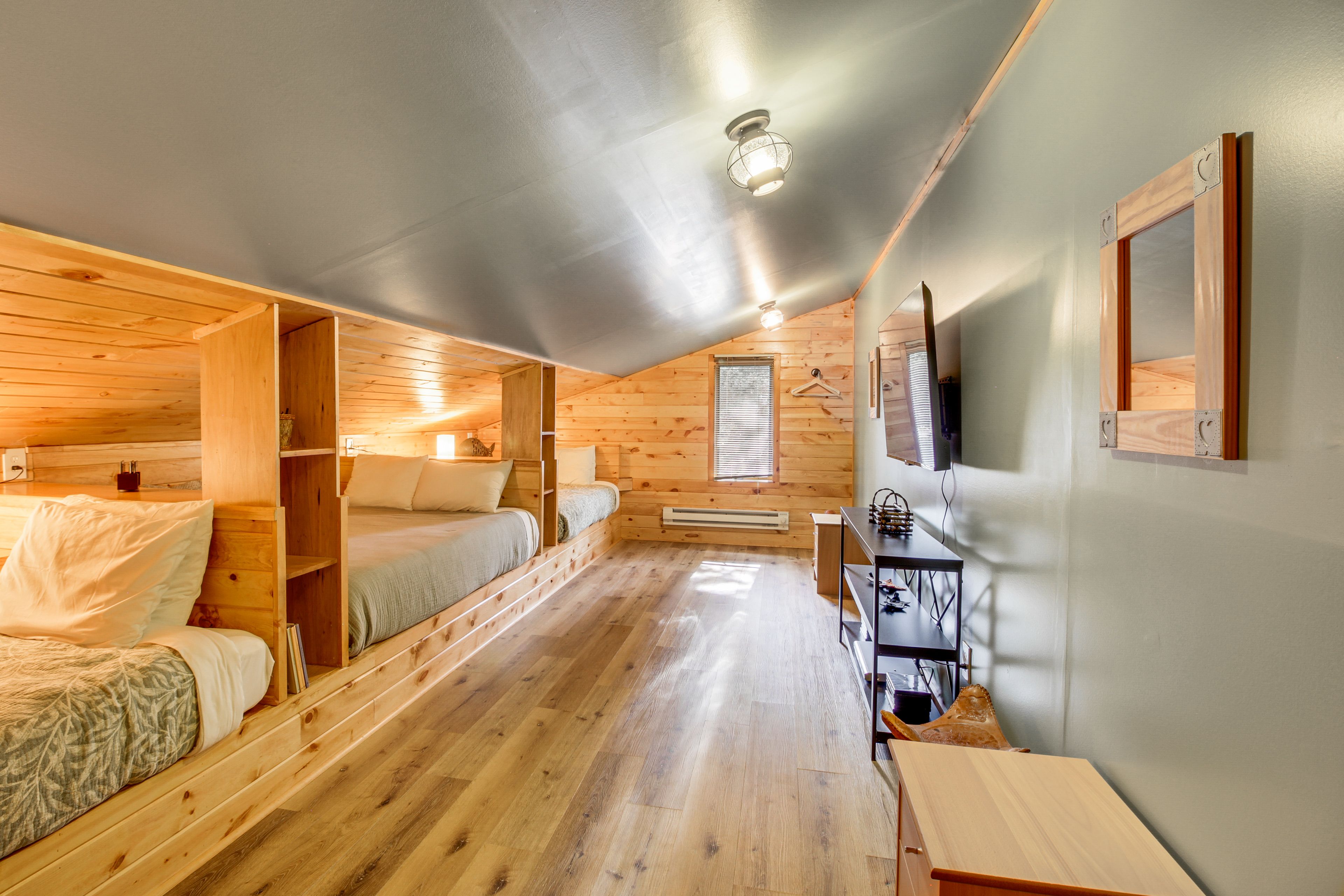 Bedroom 4 | 2 Twin Beds | Queen Bed | Flat-Screen TV | 2nd Floor