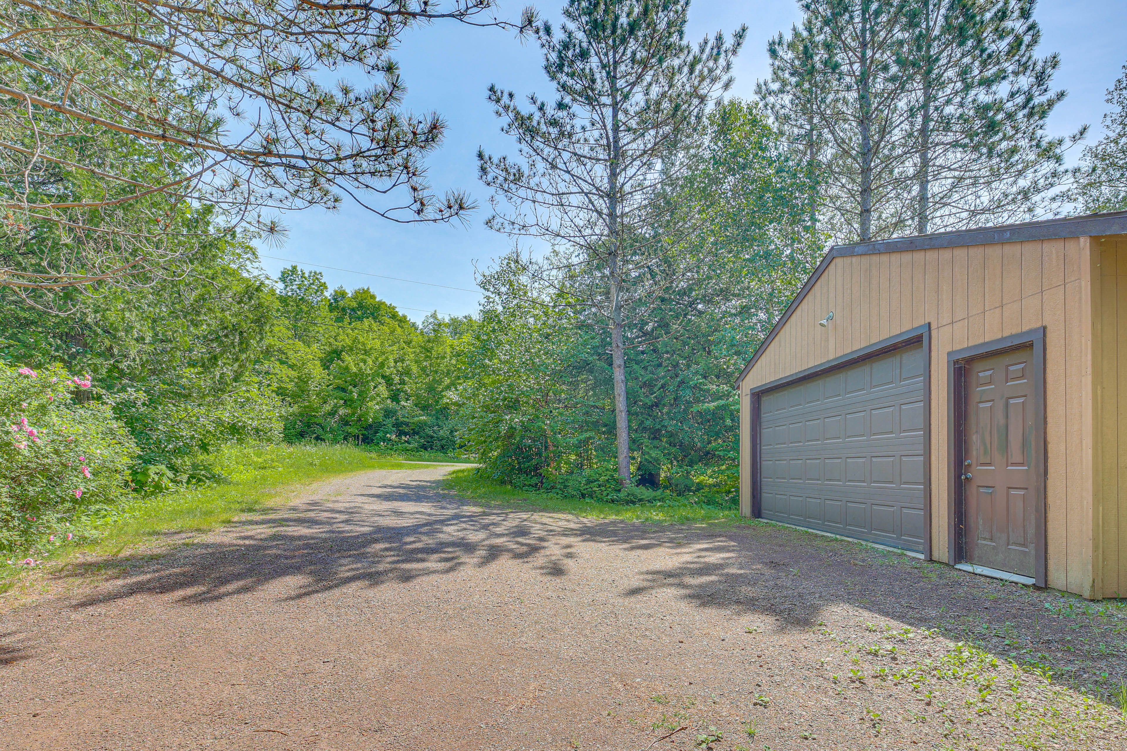 Parking | Garage (1 Vehicle) | Gravel Driveway (2 Vehicles)