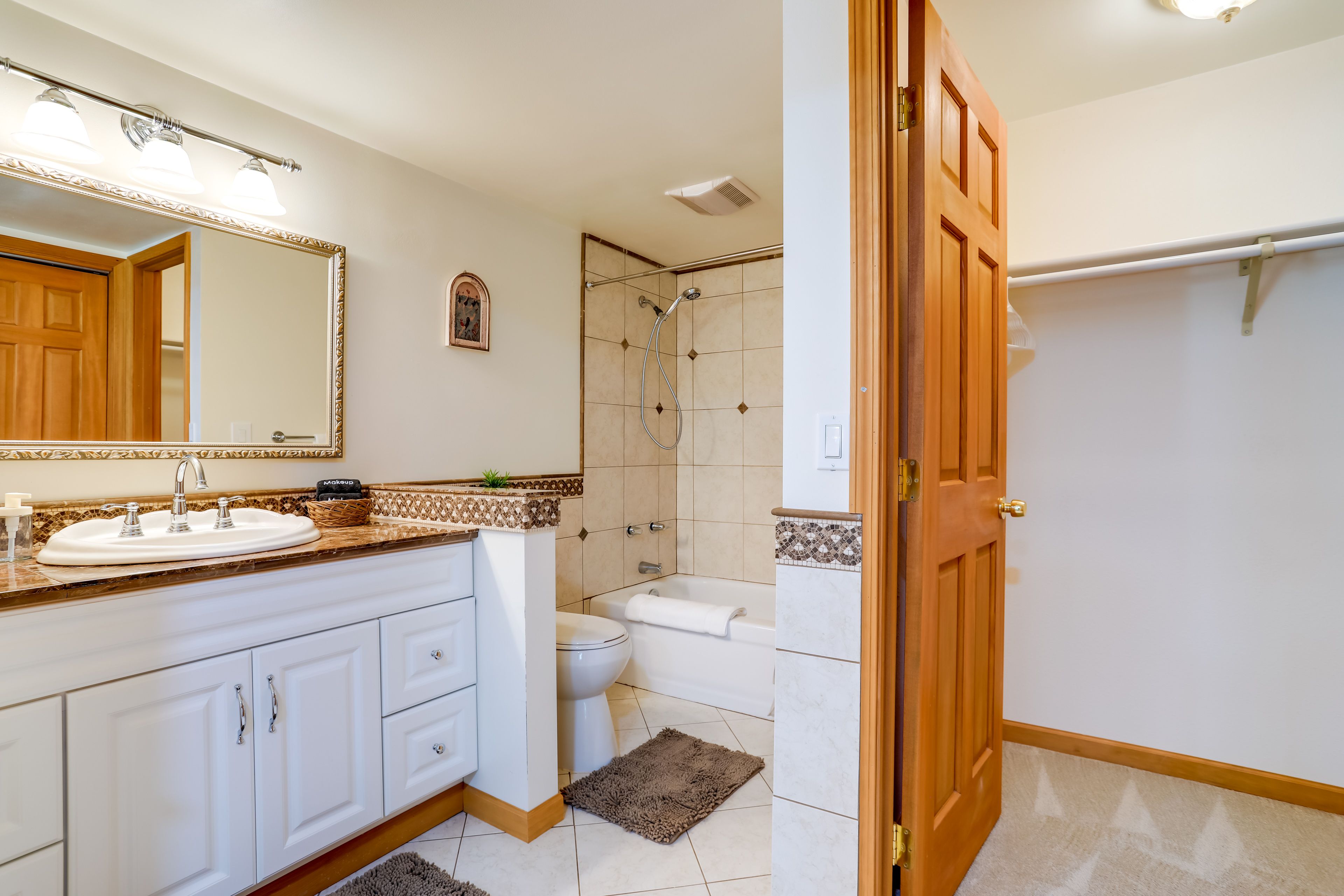 En-Suite Bathroom | 2nd Floor
