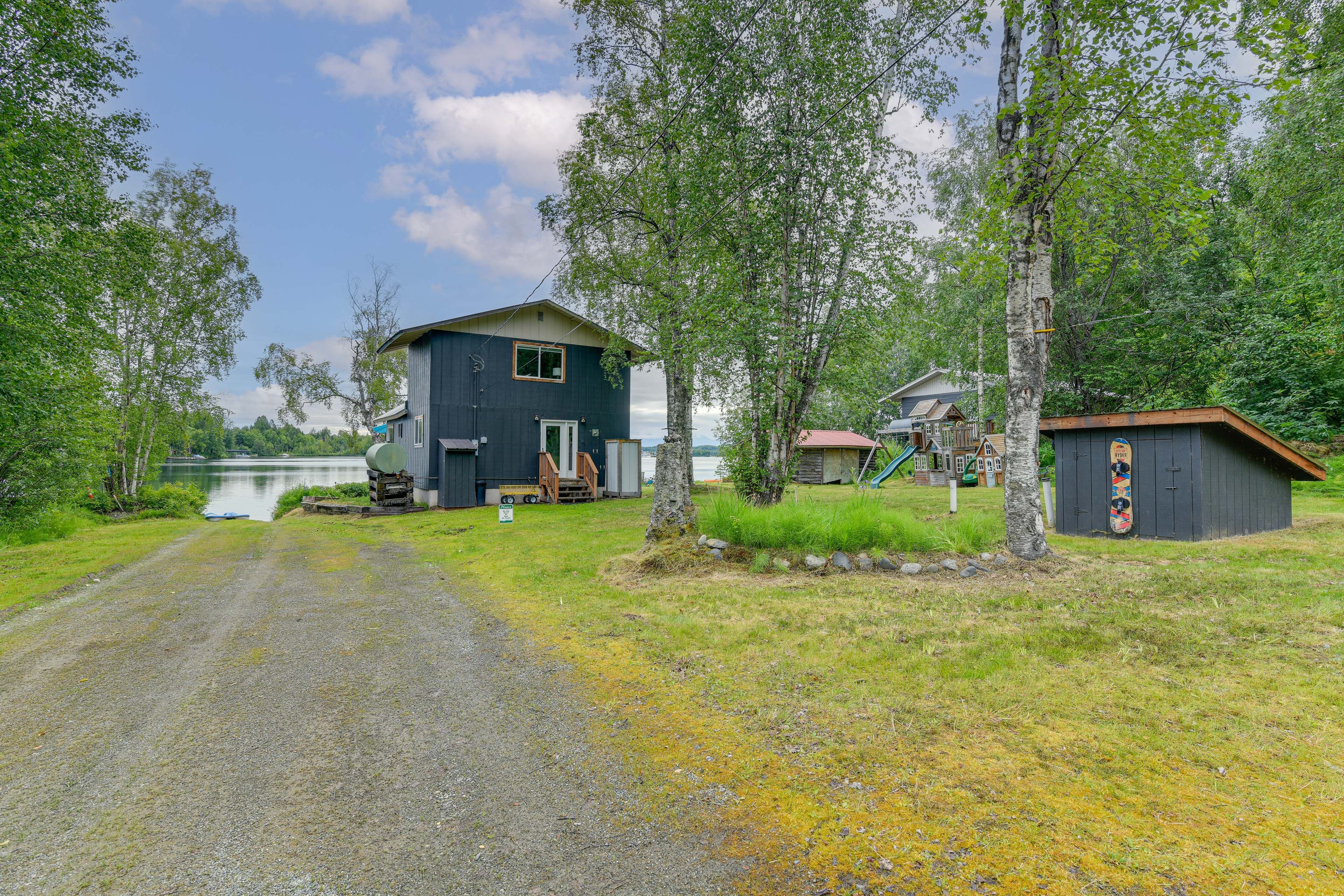 Parking | Driveway (7 Vehicles) | RV/Trailer Parking