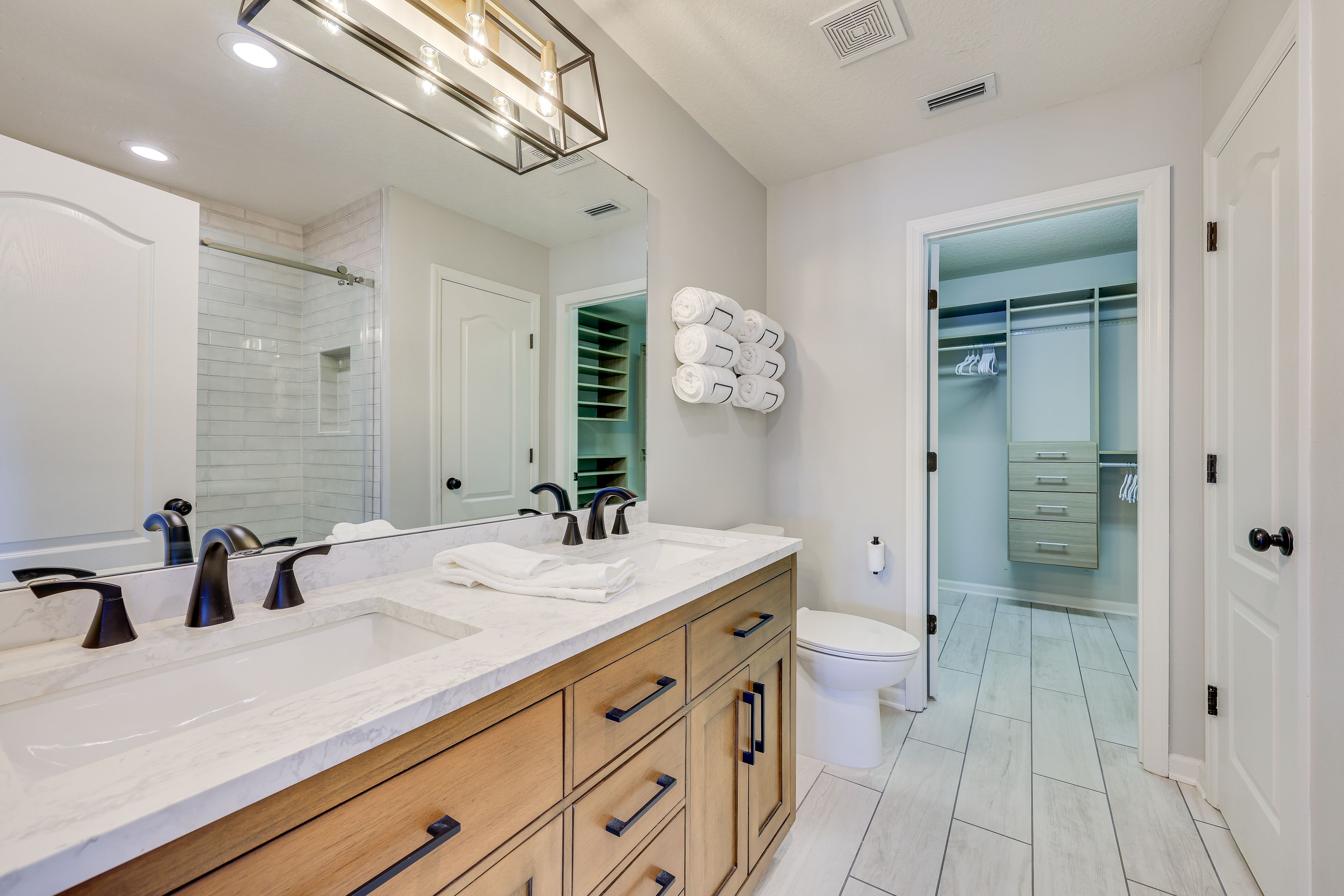 Full Bathroom | Complimentary Toiletries