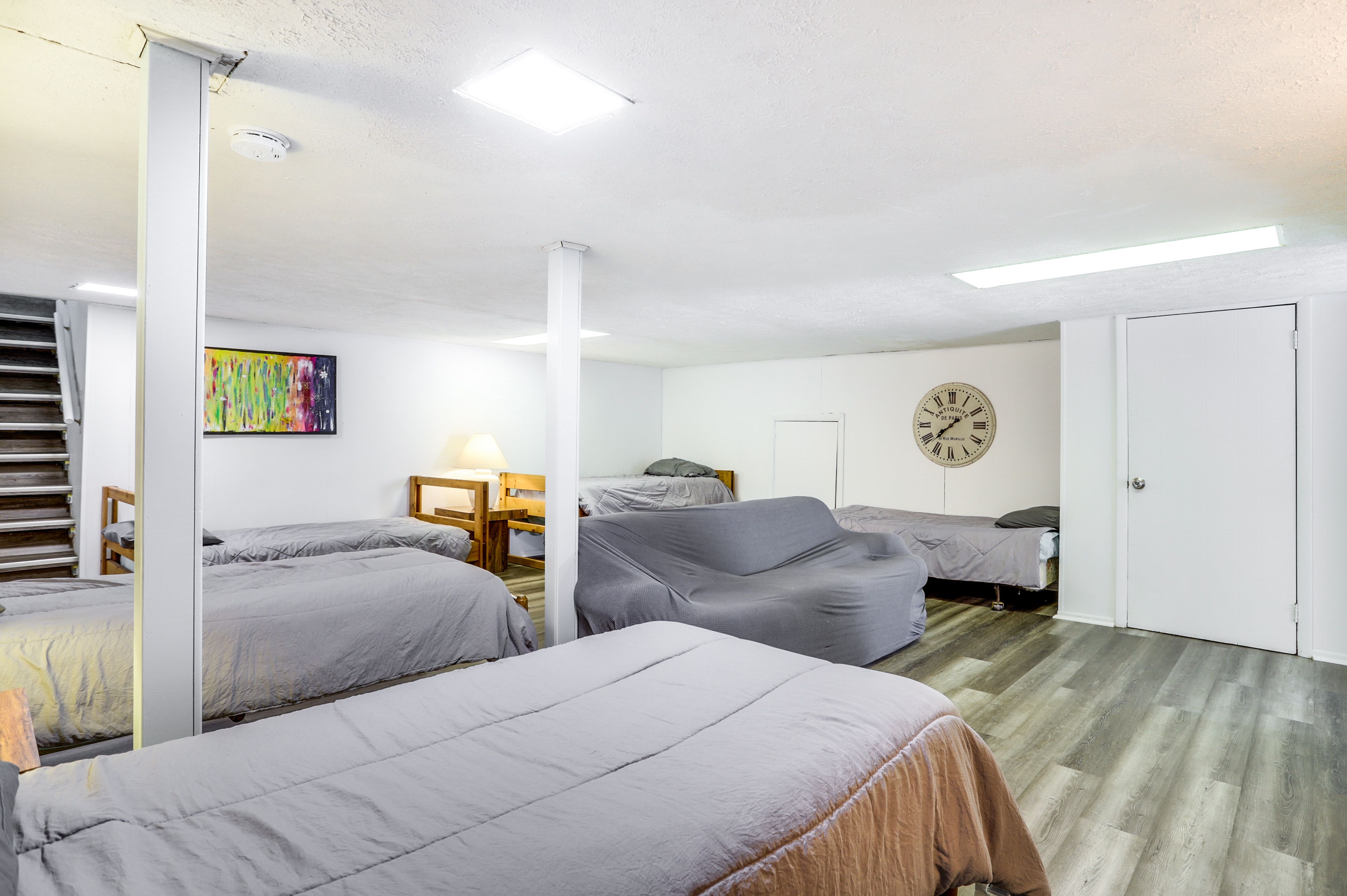 Basement | 5 Twin Beds | Twin Sleeper Sofa