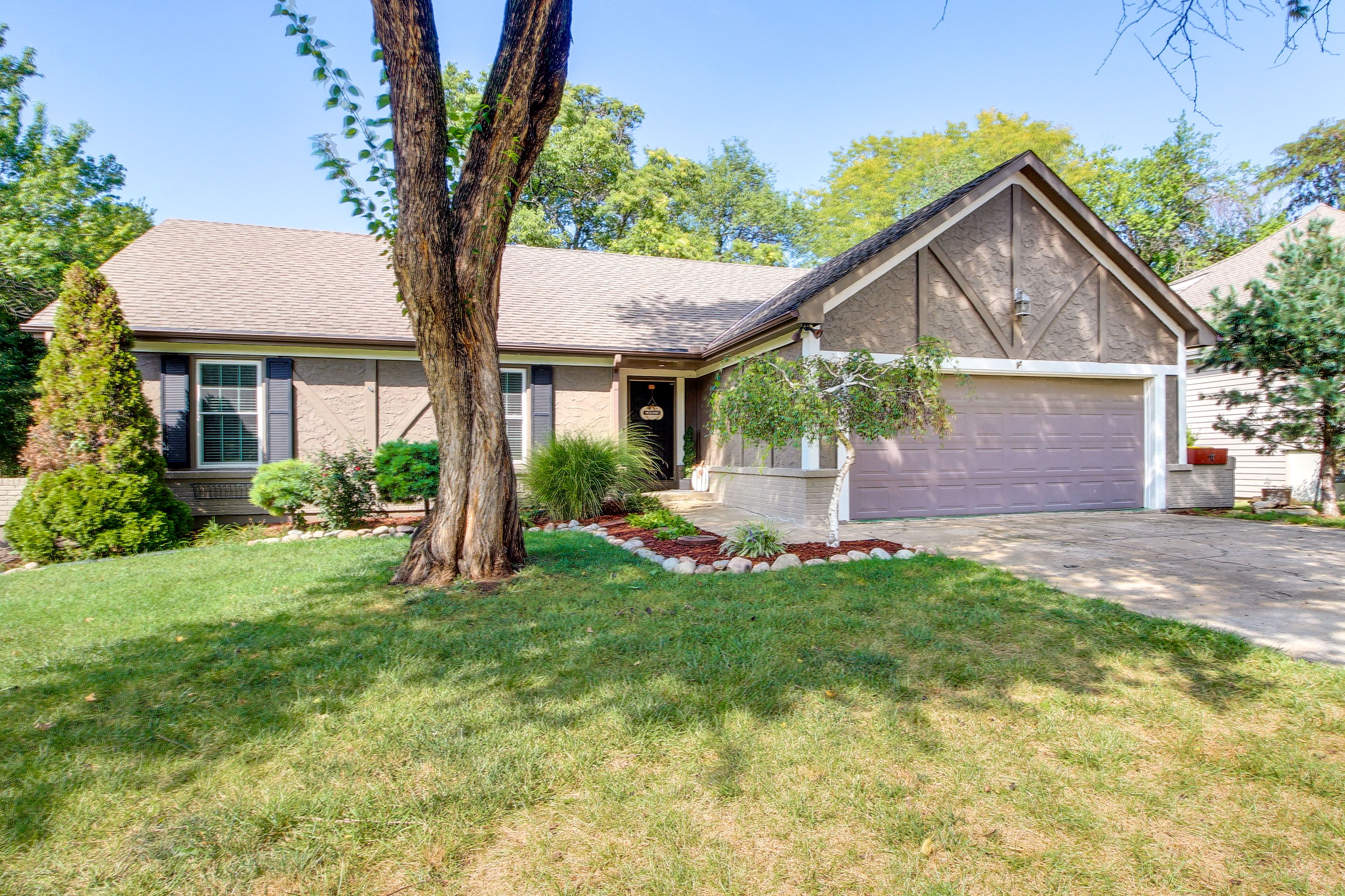Home Exterior | Family Friendly | 17 Mi to Downtown