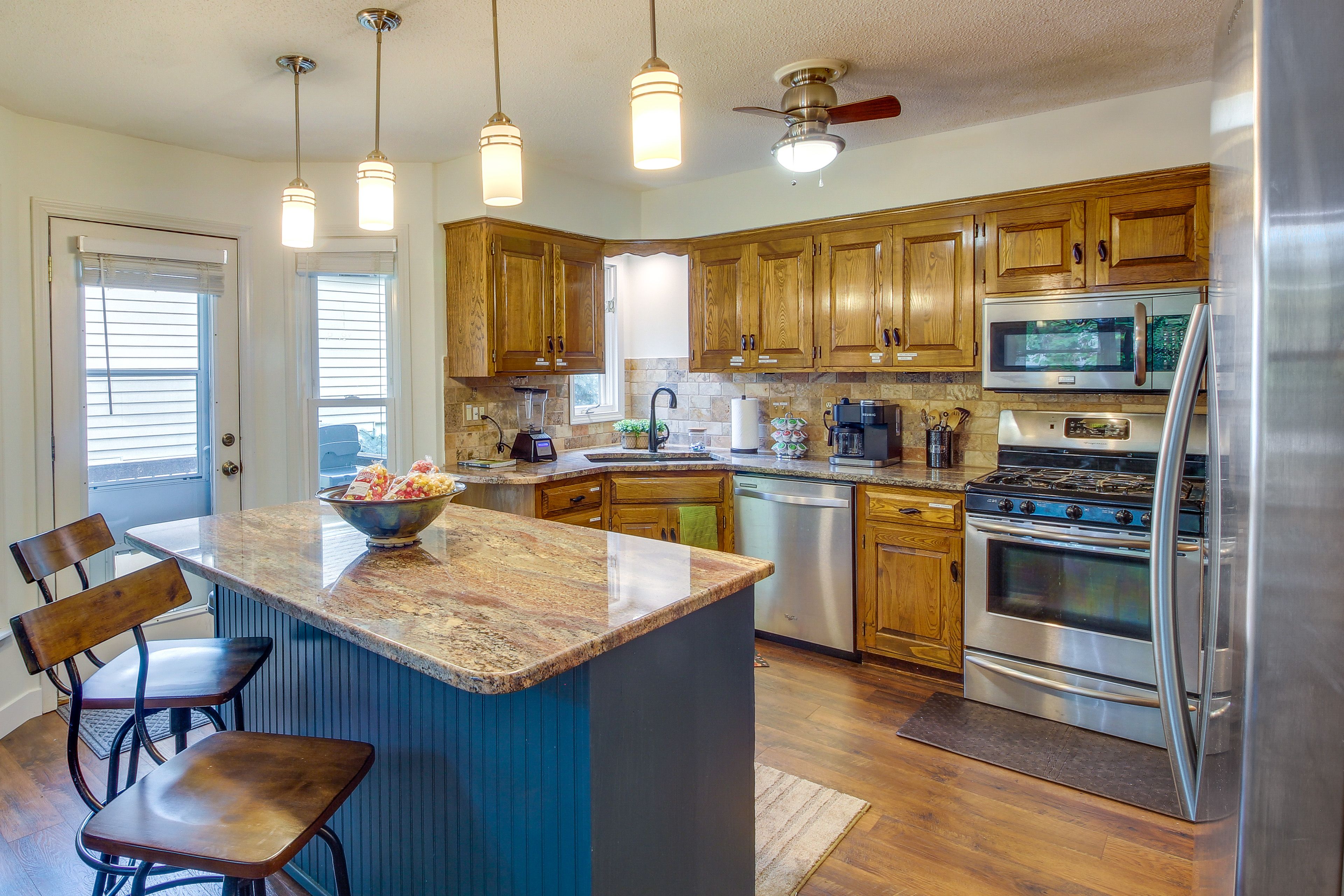 Kitchen | Keyless Entry | Central Air Conditioning
