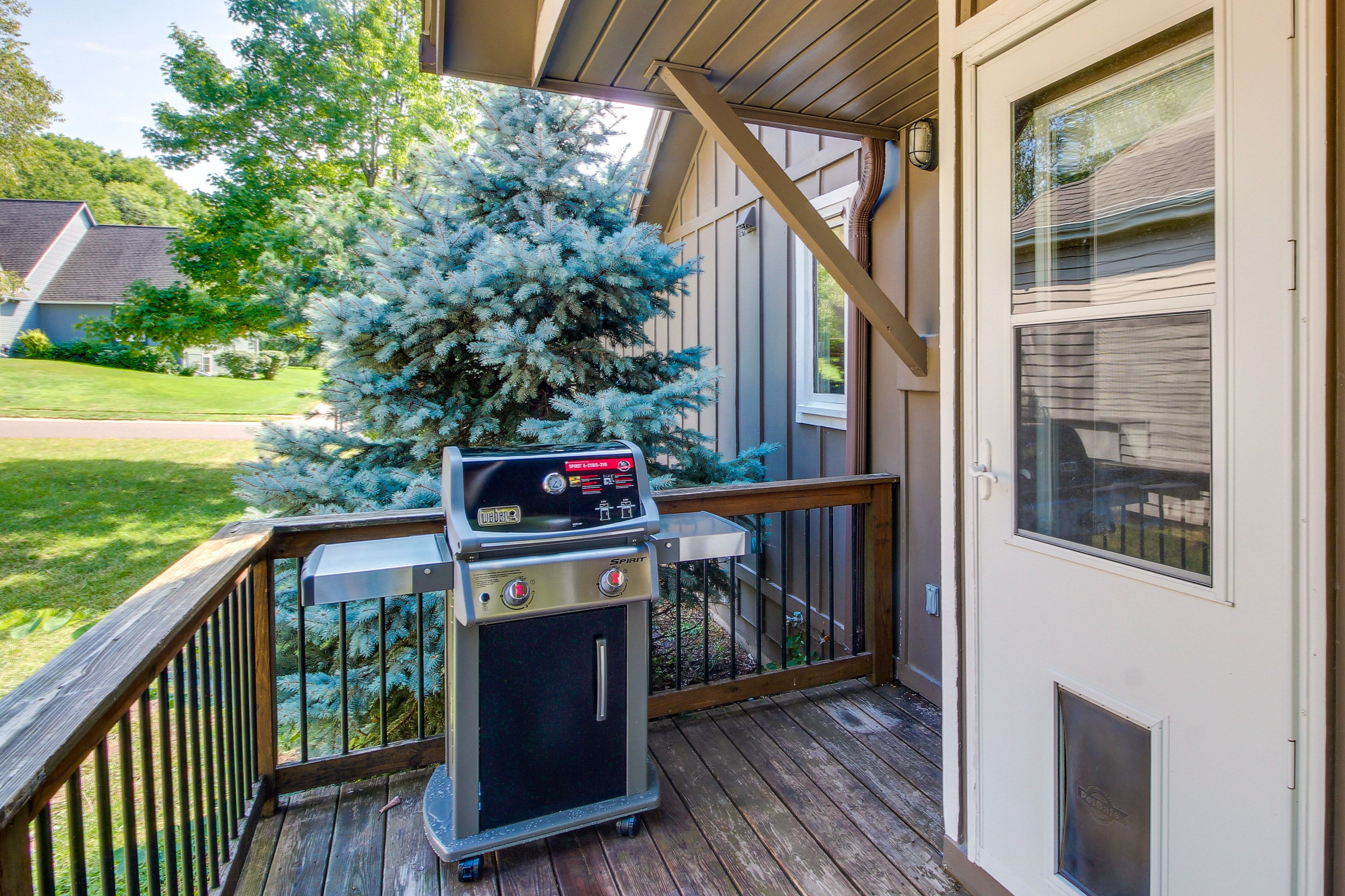 Outdoor Space | Gas Grill | Dining Area | Private Yard