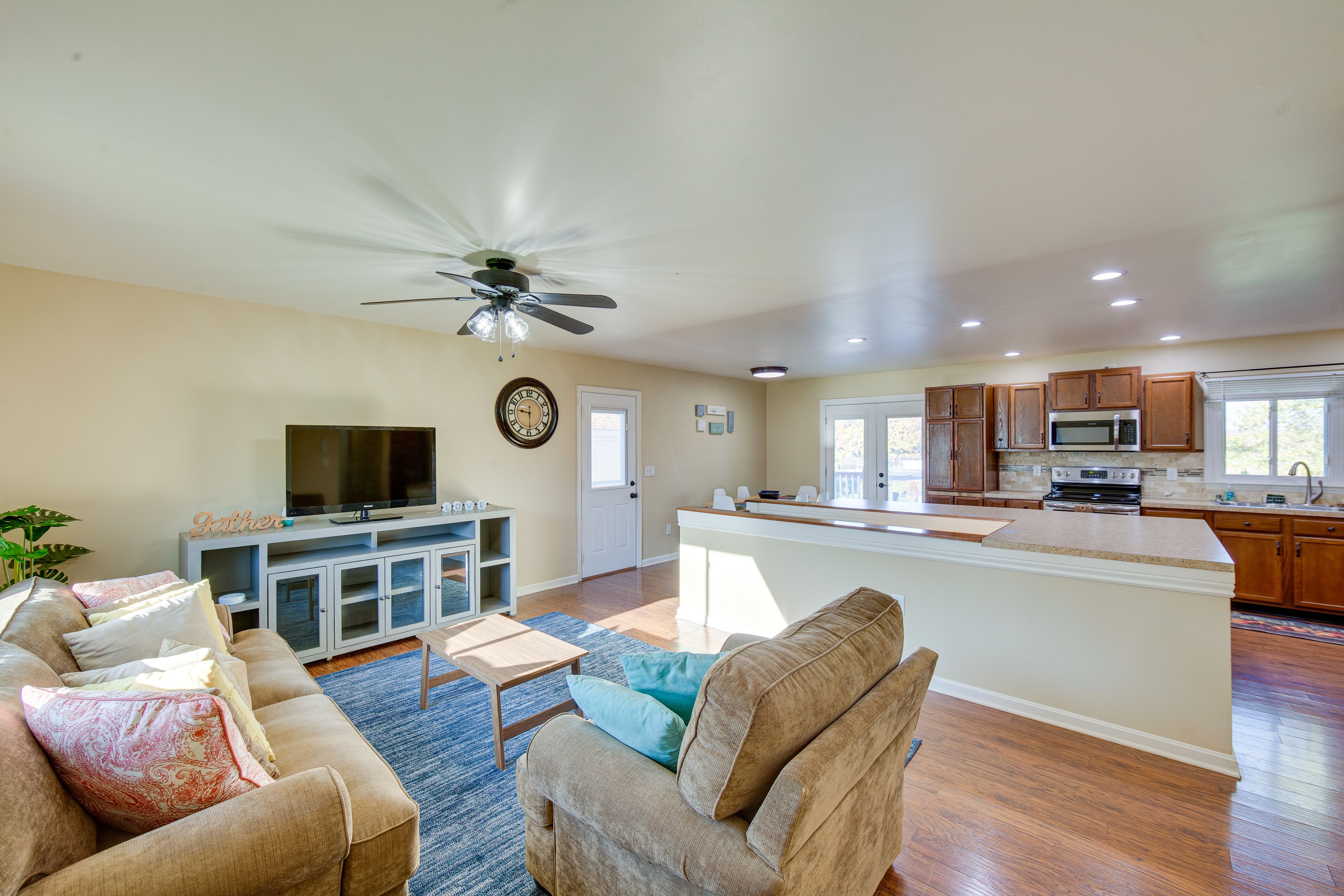 Palmyra Vacation Rental | 3BR | 2BA | 1,615 Sq Ft | 2 Steps Required